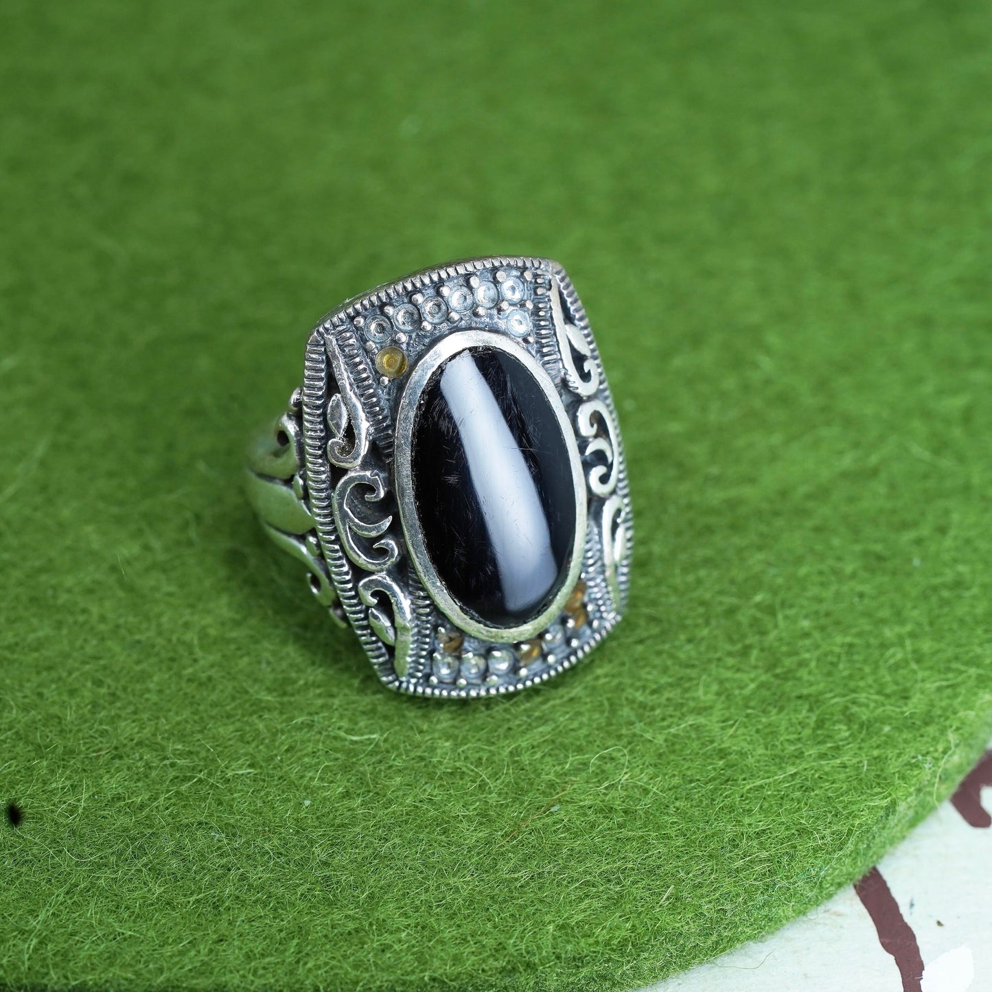 Size 5.5, vtg 925 sterling silver handmade ring, filigree band oval black onyx