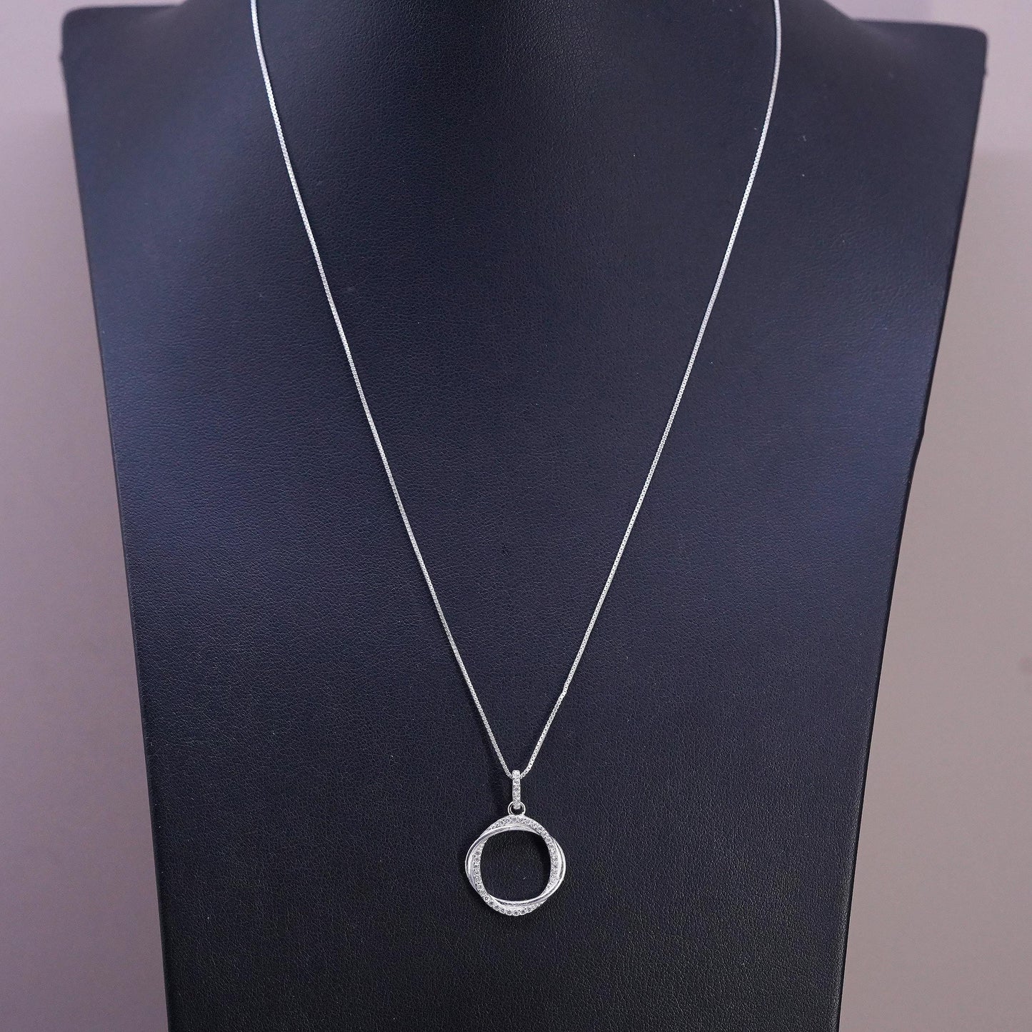 18", VTG Sterling silver necklace, 925 circle chain cluster cz circle pendant