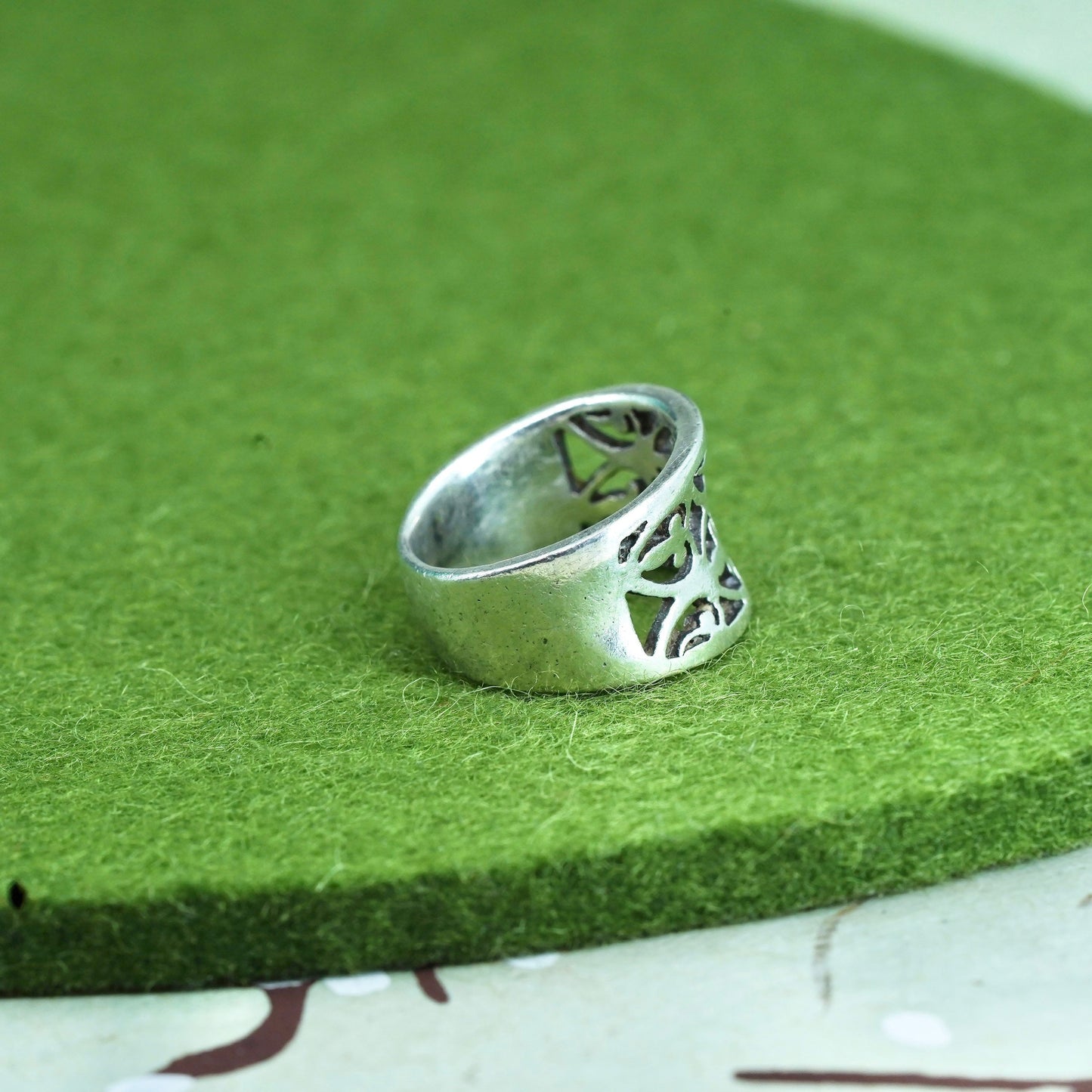 Size 3.25, vintage Sterling silver handmade ring, 925 wide band Filigree swirl