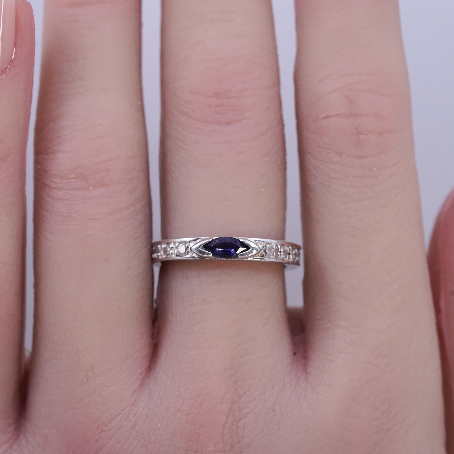Size 7, vintage Sterling 925 silver handmade stackable band ring with amethyst
