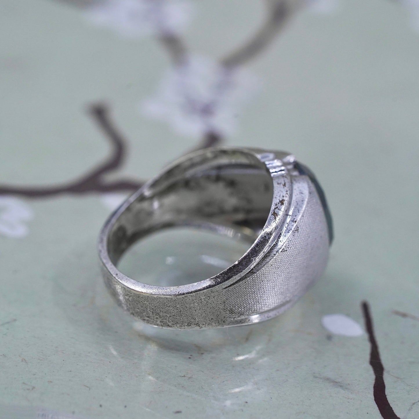 Size 8.5, vintage sterling 925 silver handmade ring, with oval hematite