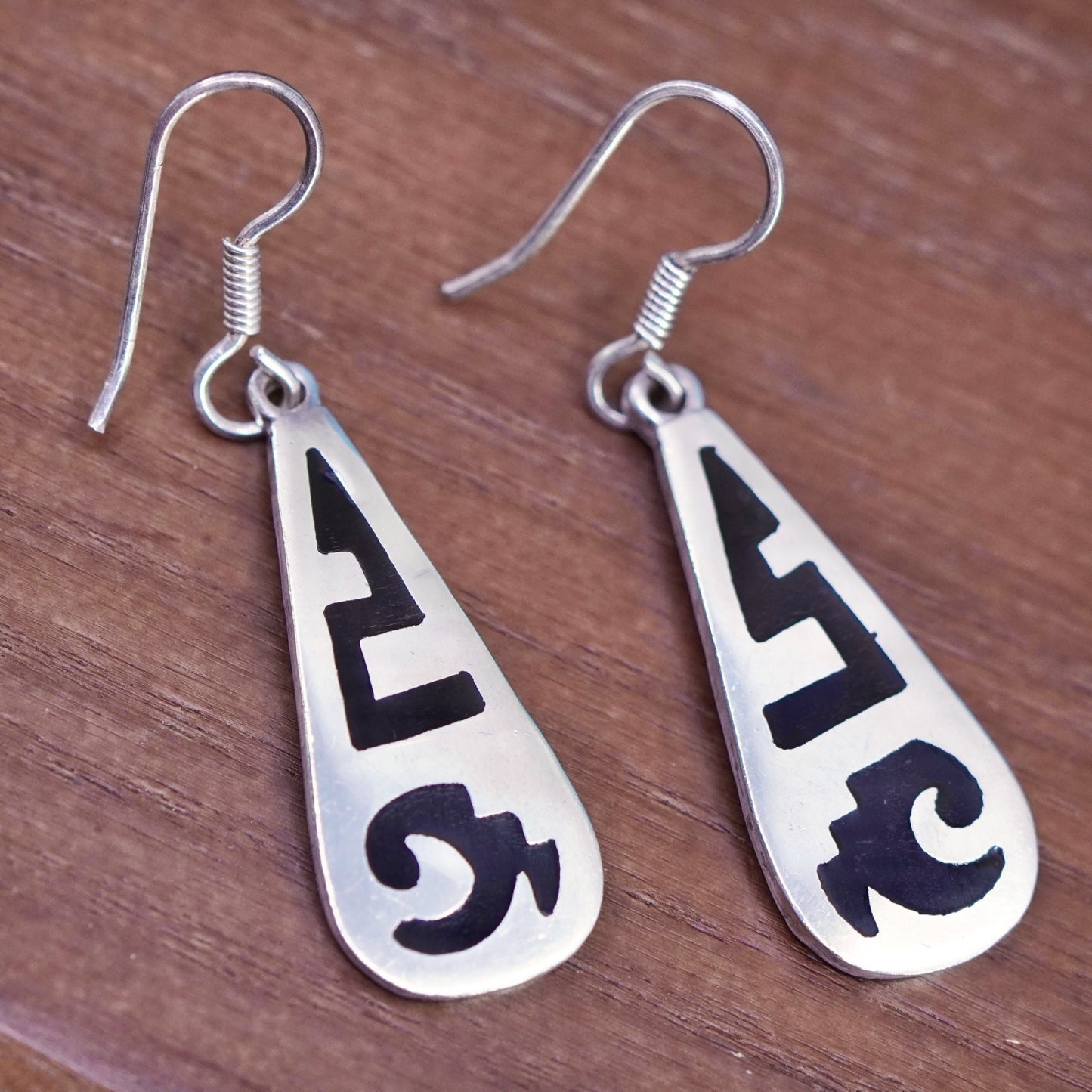 vtg Mexican sterling silver handmade earrings, 925 teardrop with pattern inlay