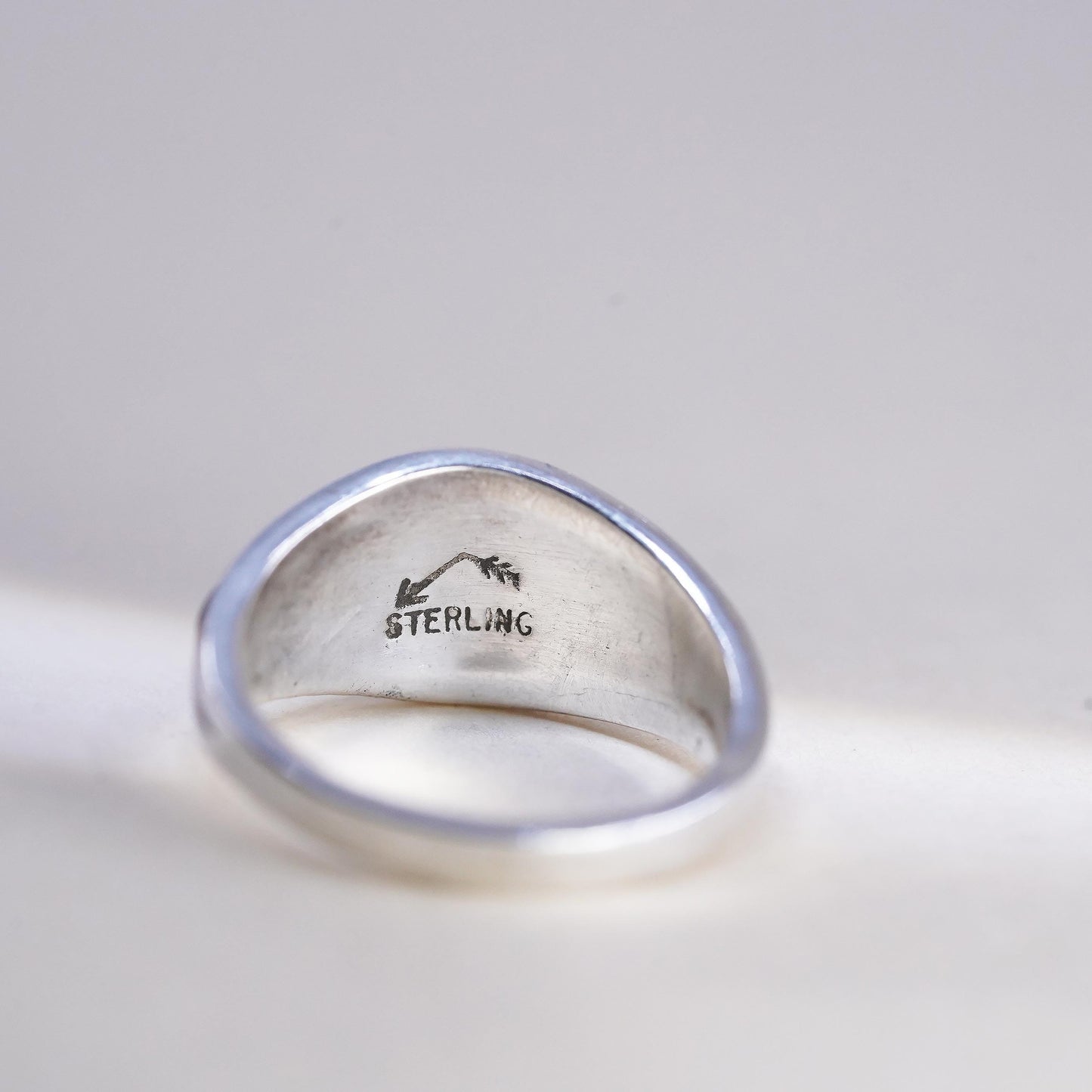 Size 6, Native Americans Kay Johnson Sterling silver ring, 925 band inlay