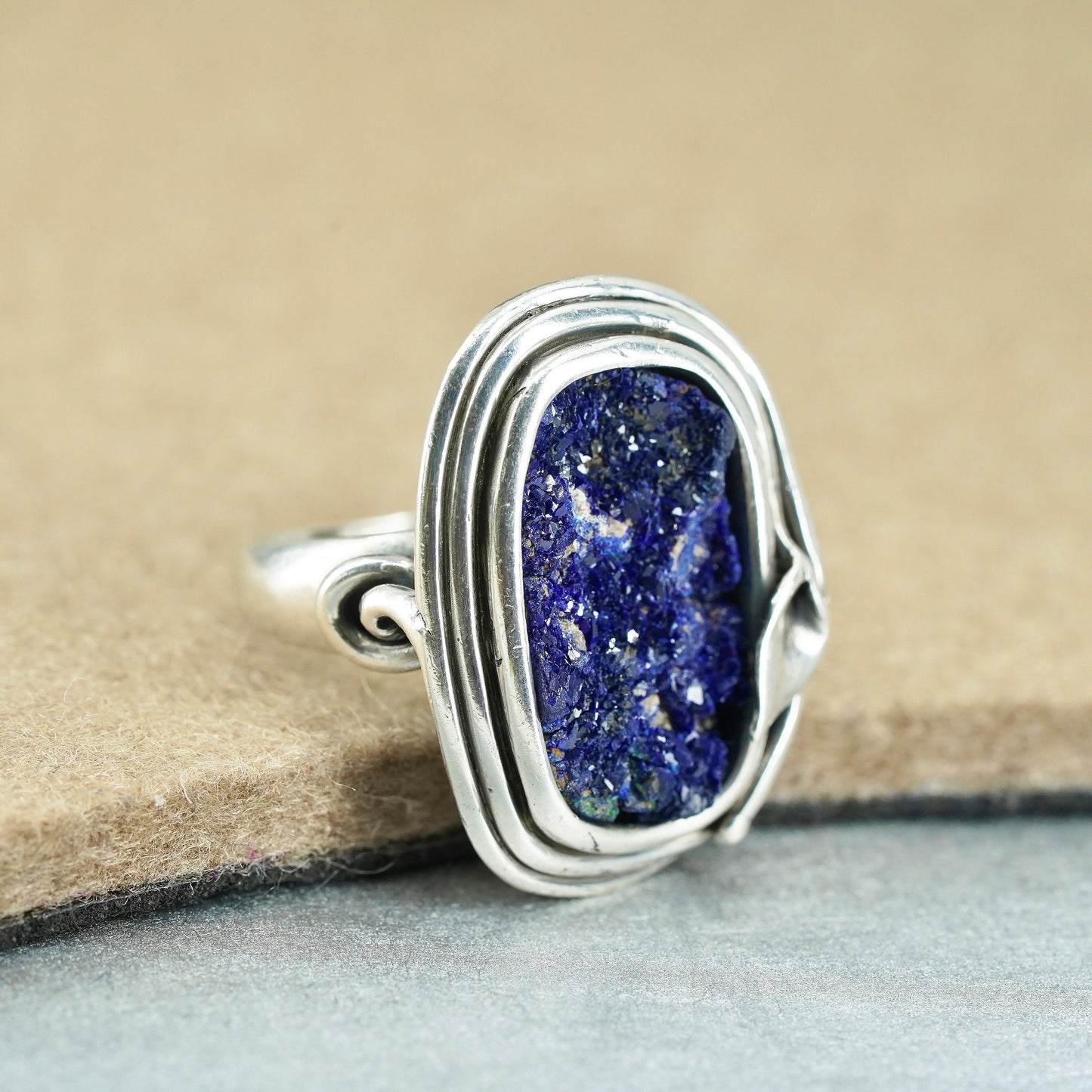 Size 7, Unikat Sterling 925 silver ring with blue druzy glittering stone