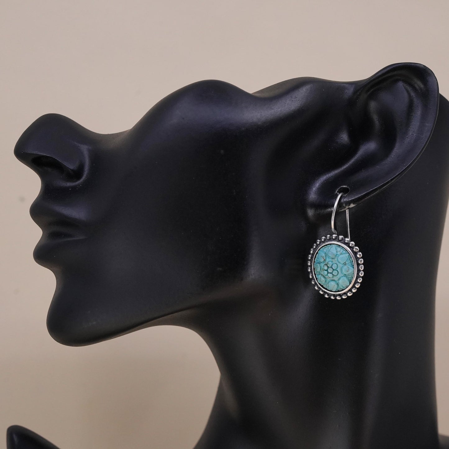 Vintage southwestern sterling 925 silver single earring with carved turquoise