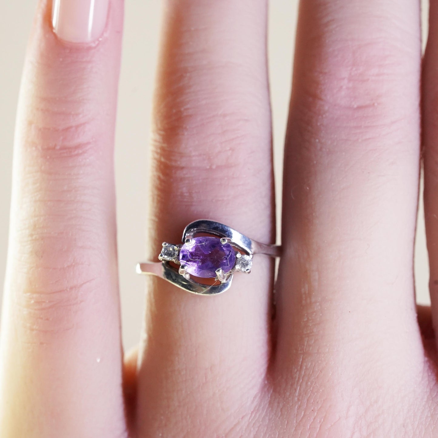 Size 7, vintage Sterling 925 silver ring with amethyst