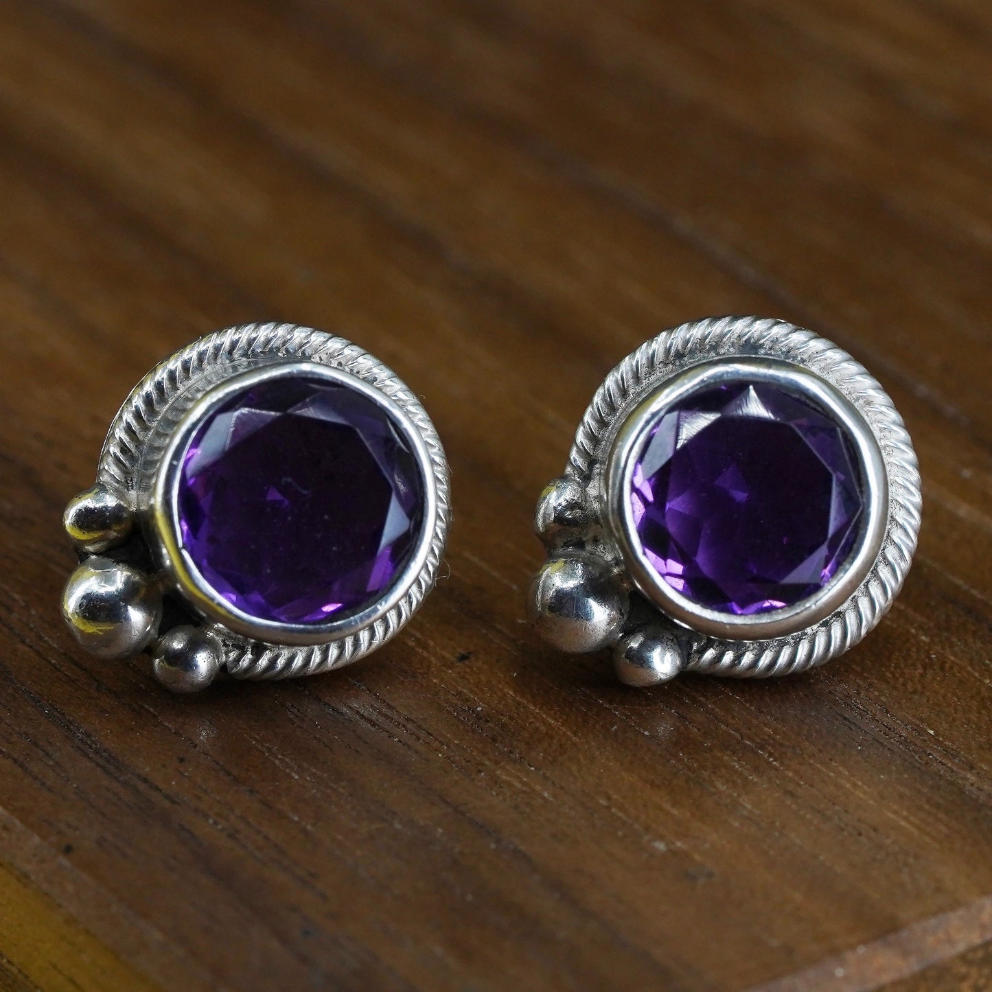 Native American Navajo Jessie Claw Sterling silver earrings, 925 studs amethyst