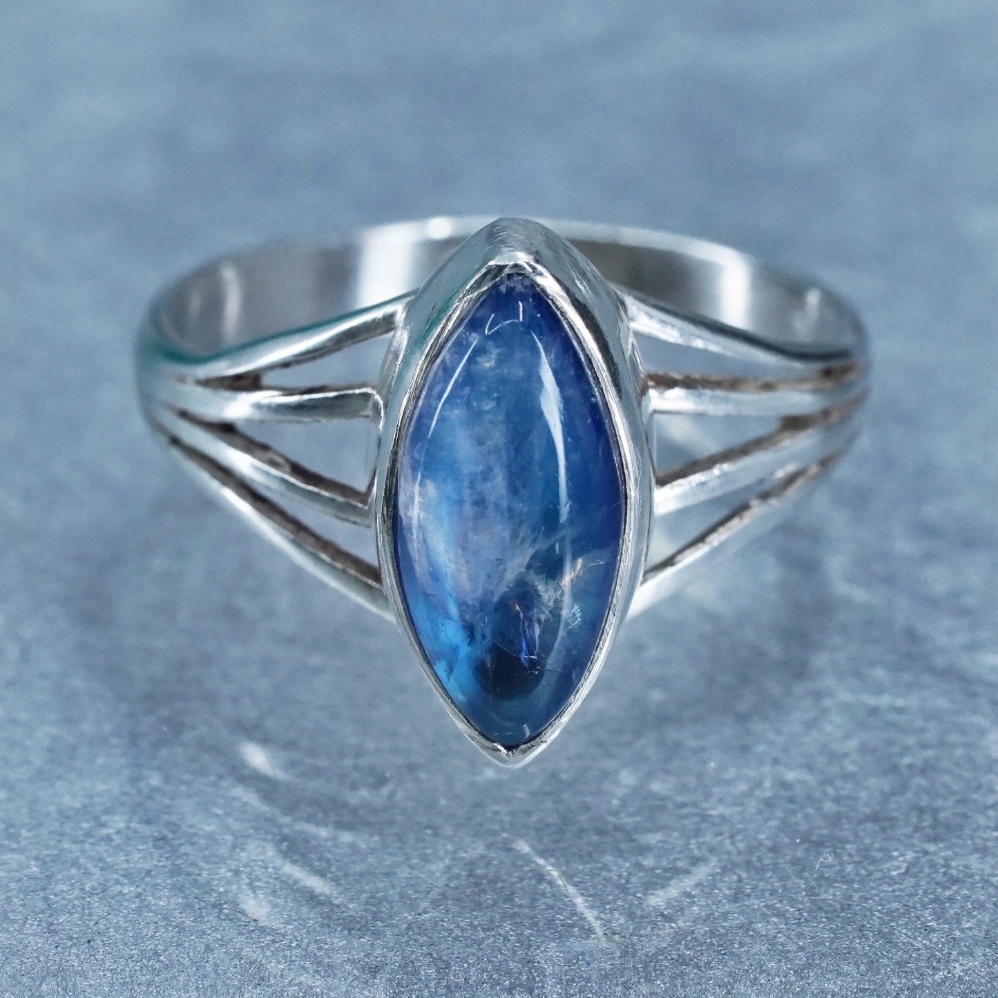 Size 5, vintage Sterling 925 silver handmade ring with moonstone