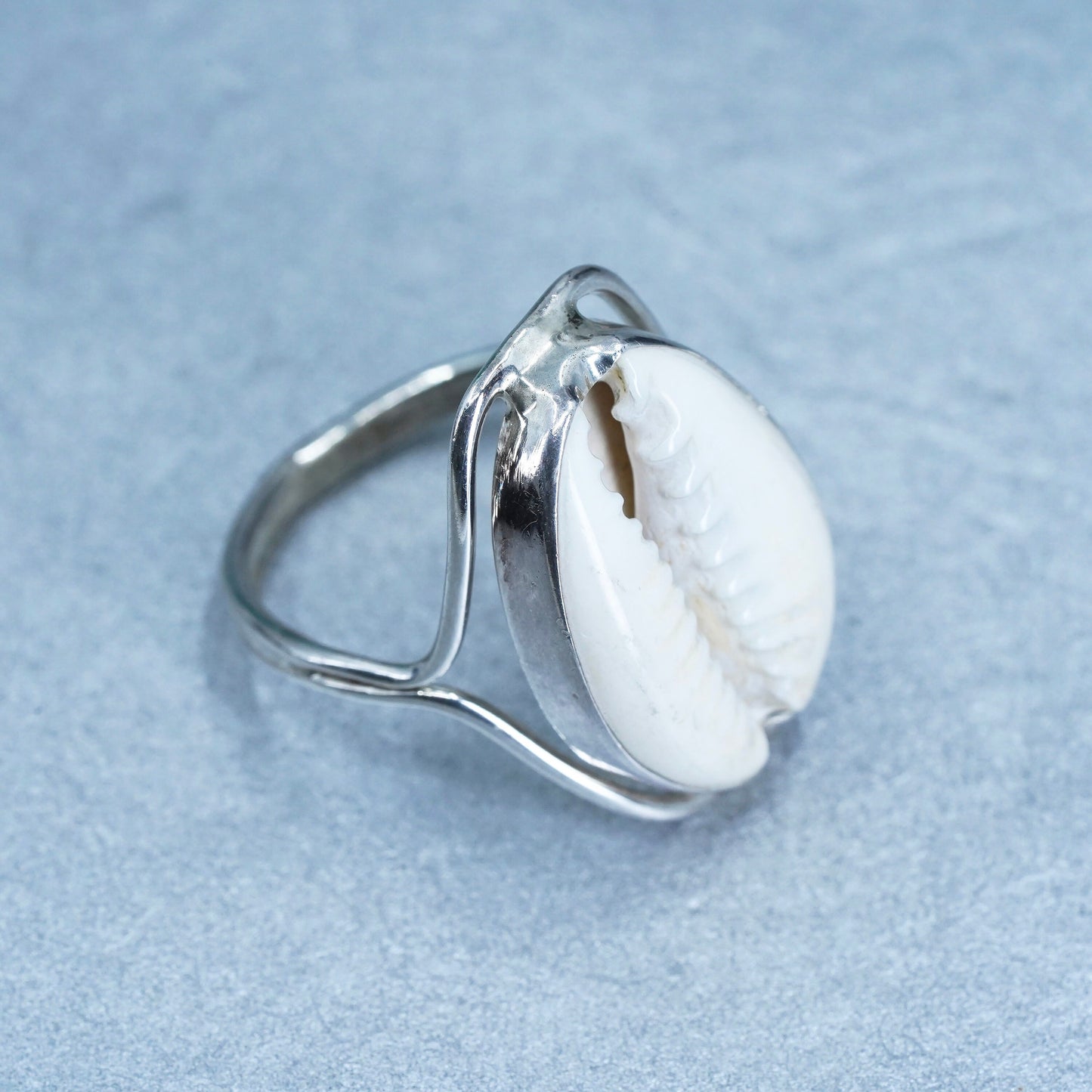 Size 9, vintage Sterling 925 silver handmade ring with shell