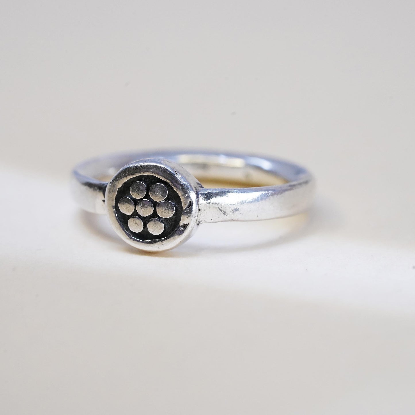 Size 6.5, VTG 925 Sterling Silver Dot Ring, Circle Disc, flower Band, Jewelry
