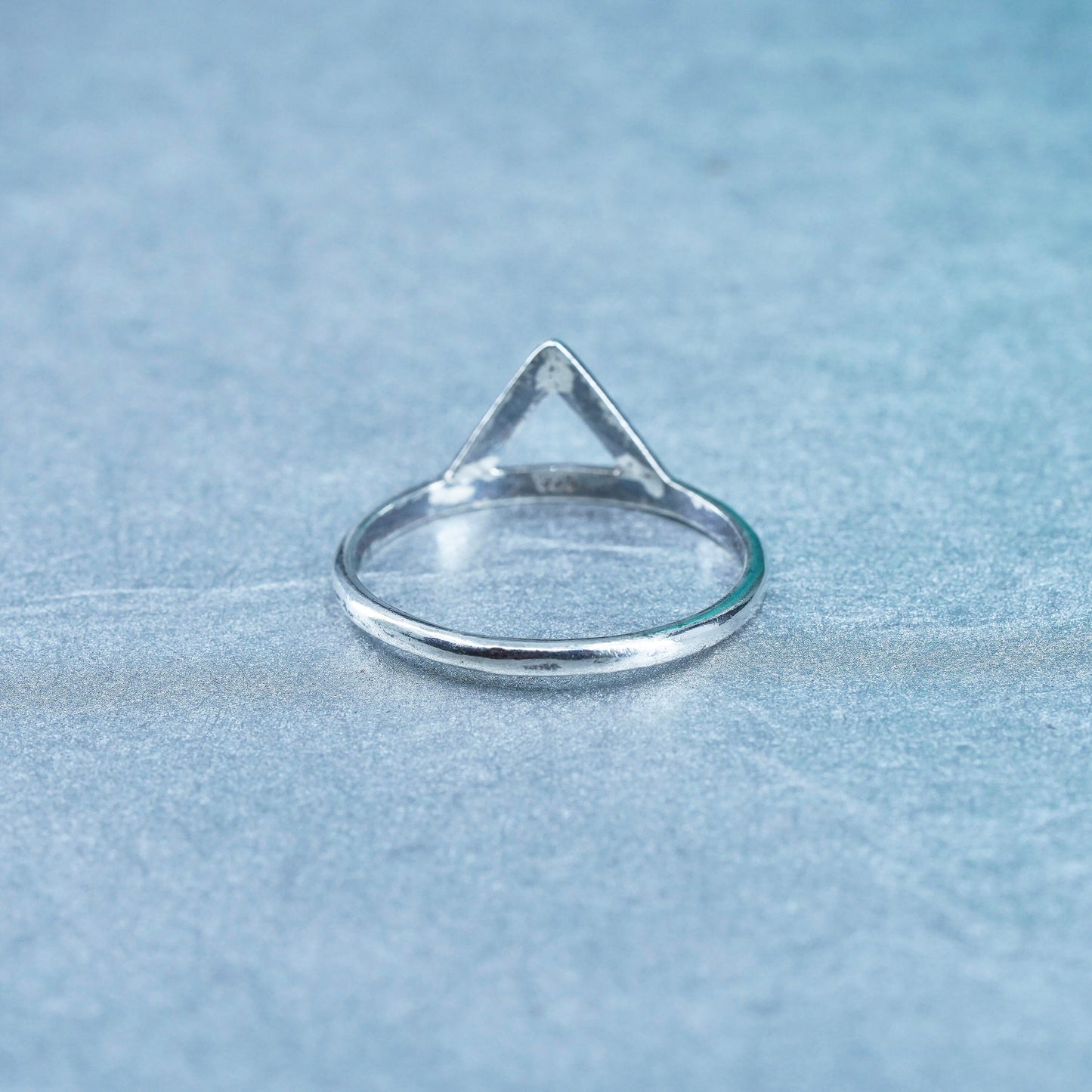 Size 9, vintage Sterling 925 silver handmade ring, modern triangular band