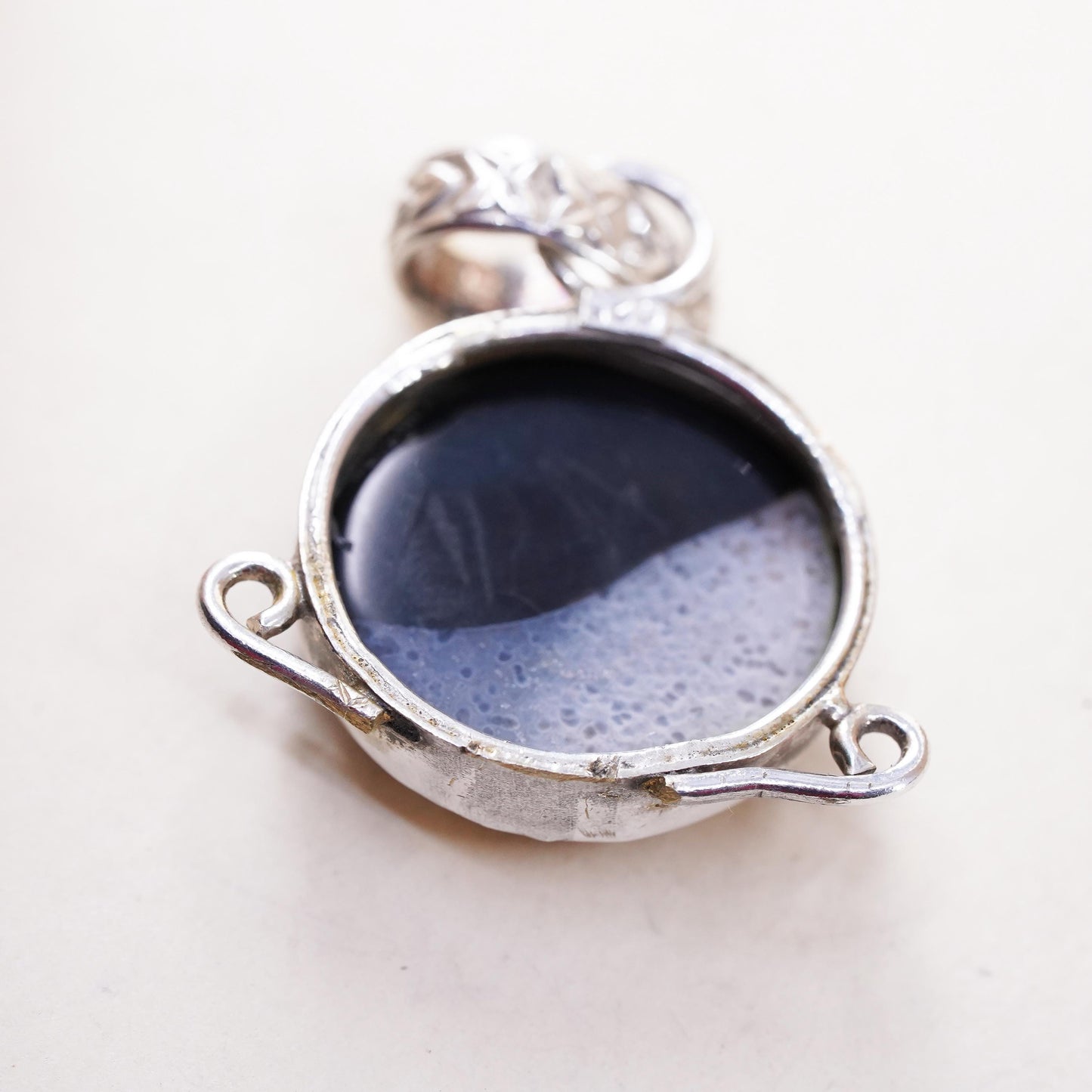 vintage handmade sterling silver pendant, Mexican 925 circle with agate