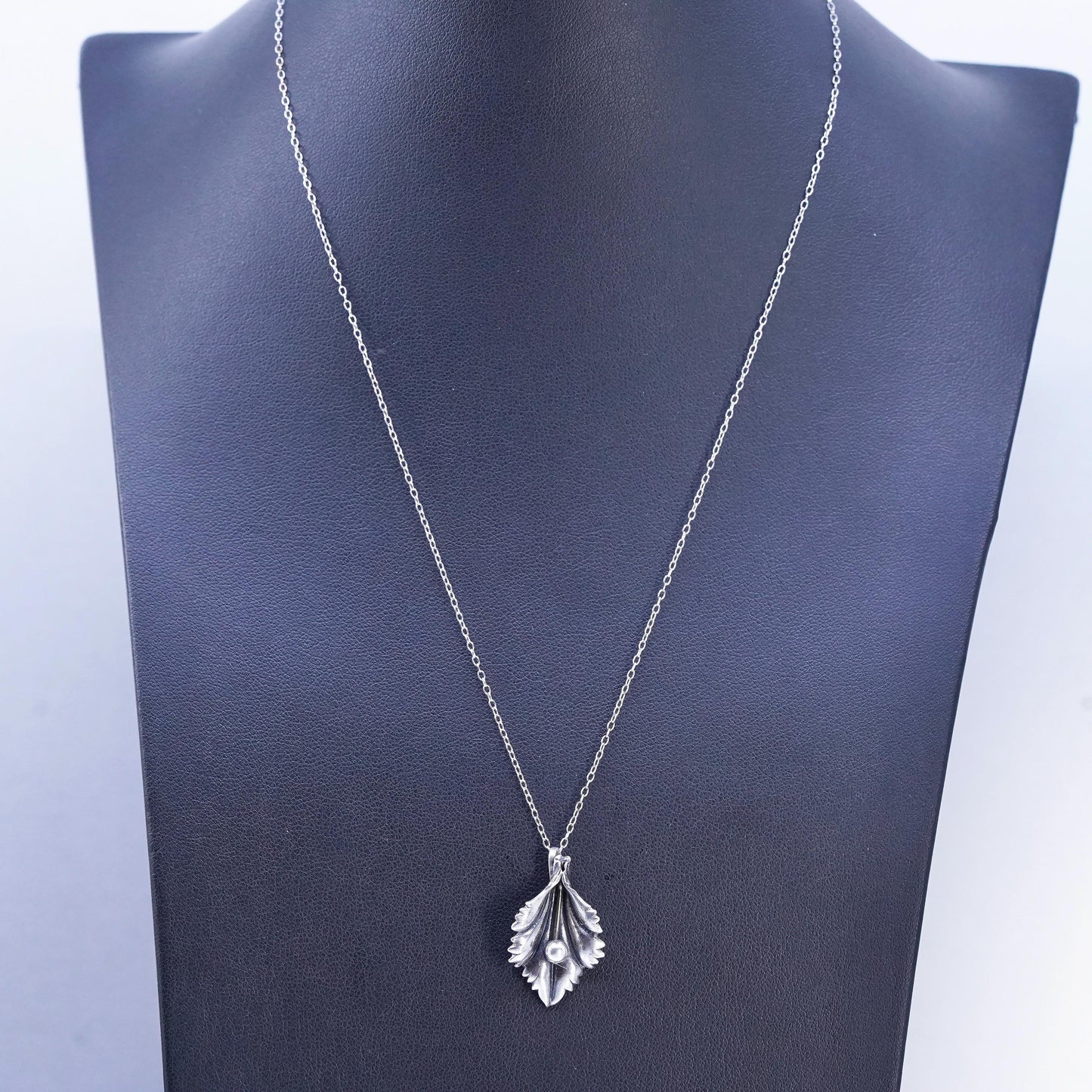 18", vintage Sterling 925 silver handmade circle chain necklace w/ leaf pendant