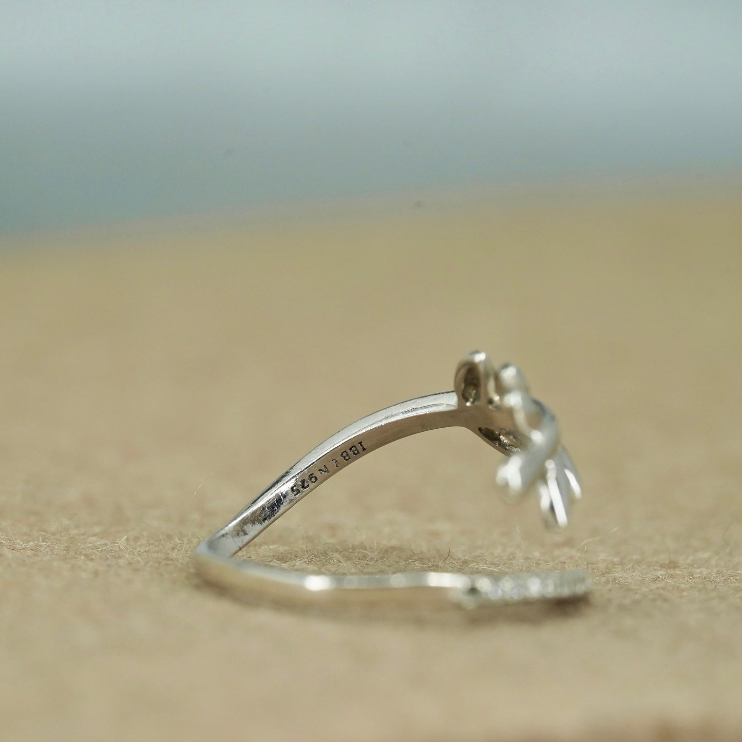Size 8, vintage Sterling 925 silver handmade wrap ring with cz and leaves