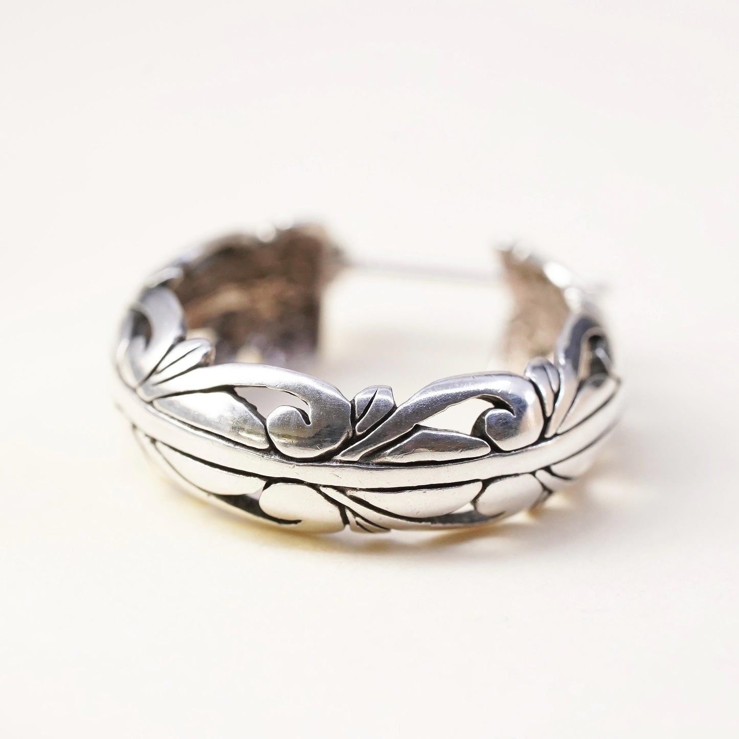 0.75”, Vintage Jezlaine sterling silver loop single earring, filigree hoop