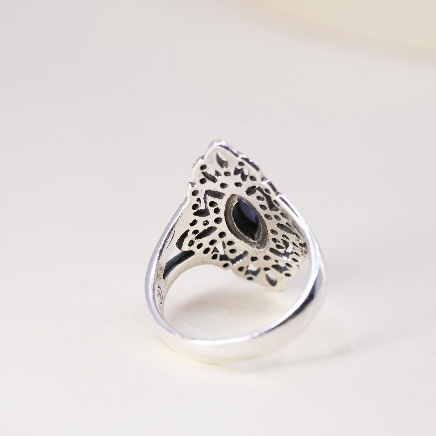 Size 8, Vintage sterling silver handmade ring, 925 band with onyx and filigree