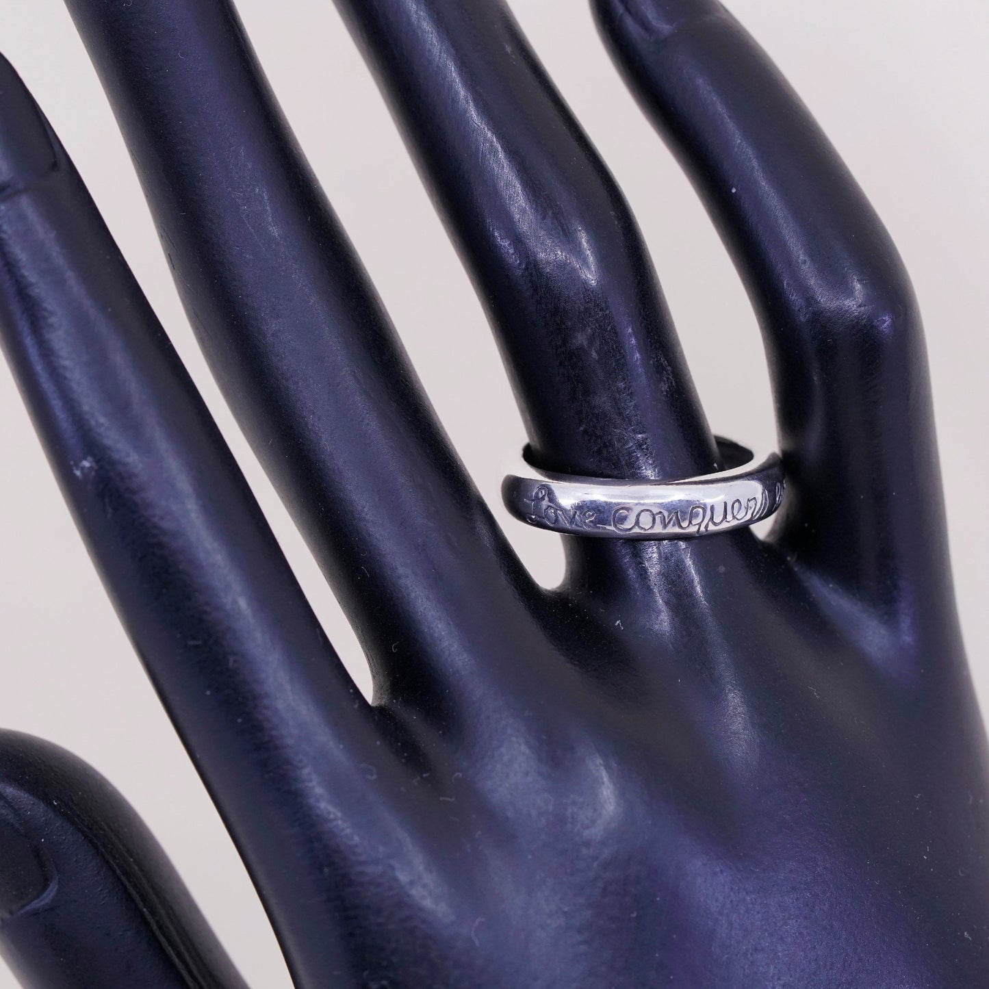 sz 7.75, vtg sterling silver handmade ring, 925 quote band “love conquers