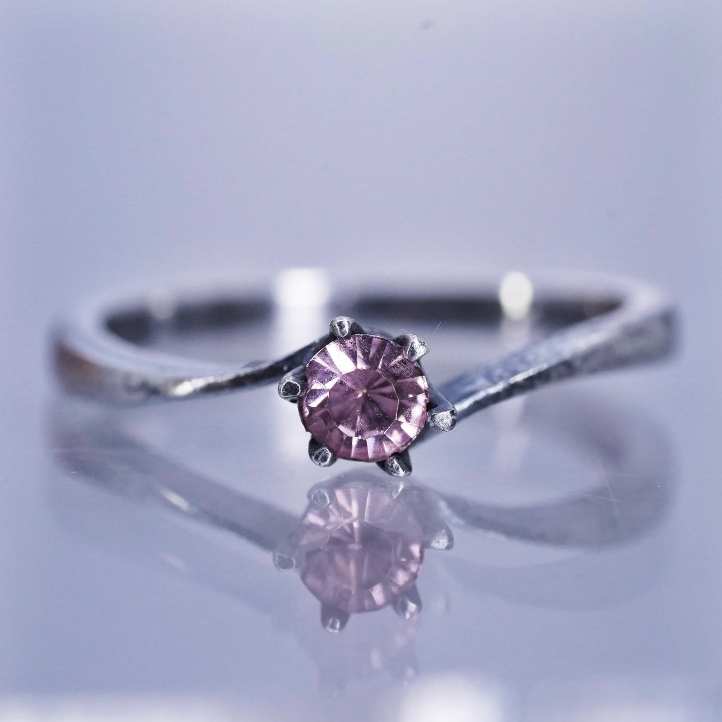 Size 4, vintage Sterling 925 silver handmade band ring with pink crystal