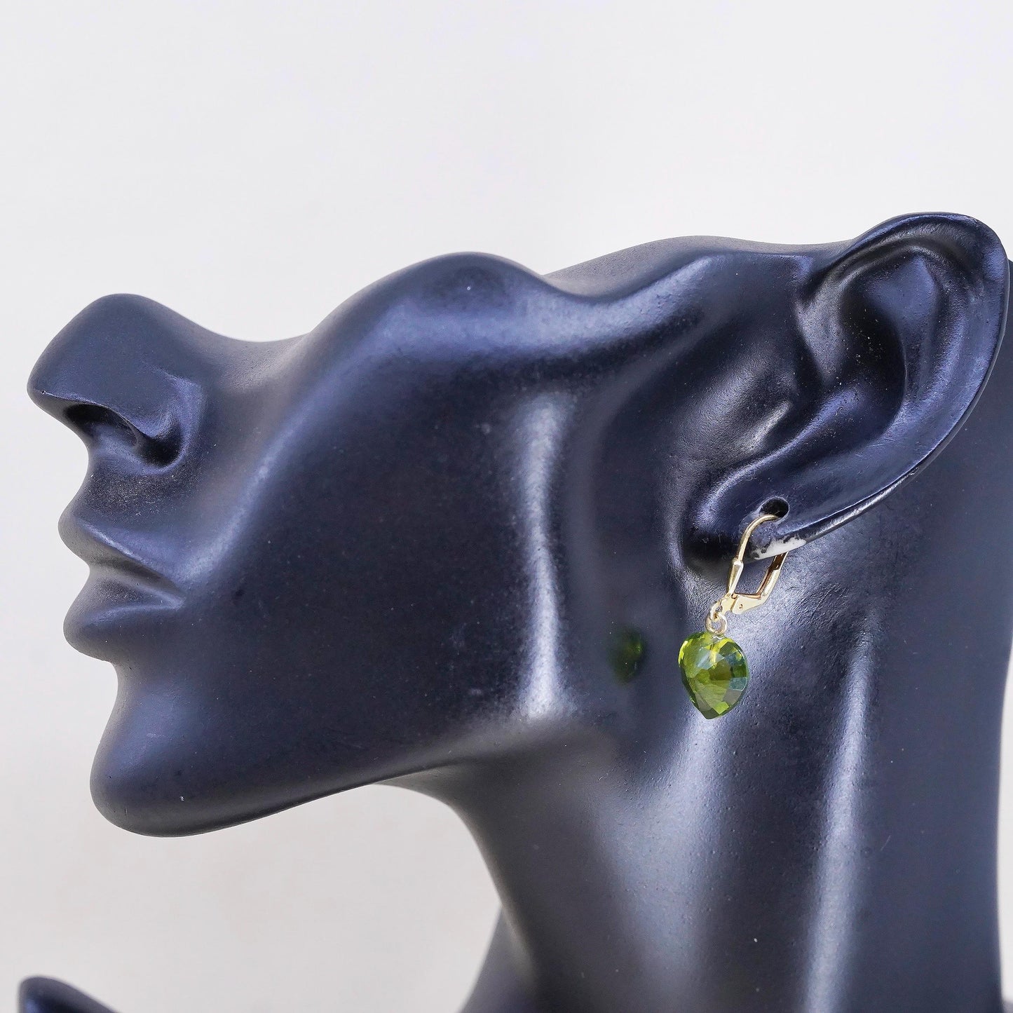VTG yellow gold plated 925 Sterling silver earrings heart peridot Leverback
