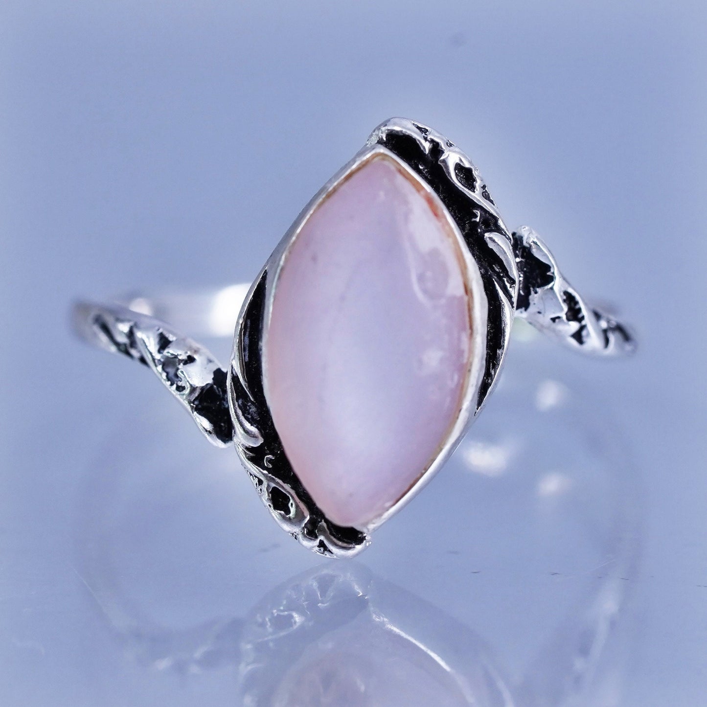 Size 5.25, Native American navajo Sterling 925 silver ring pink mother of pearl