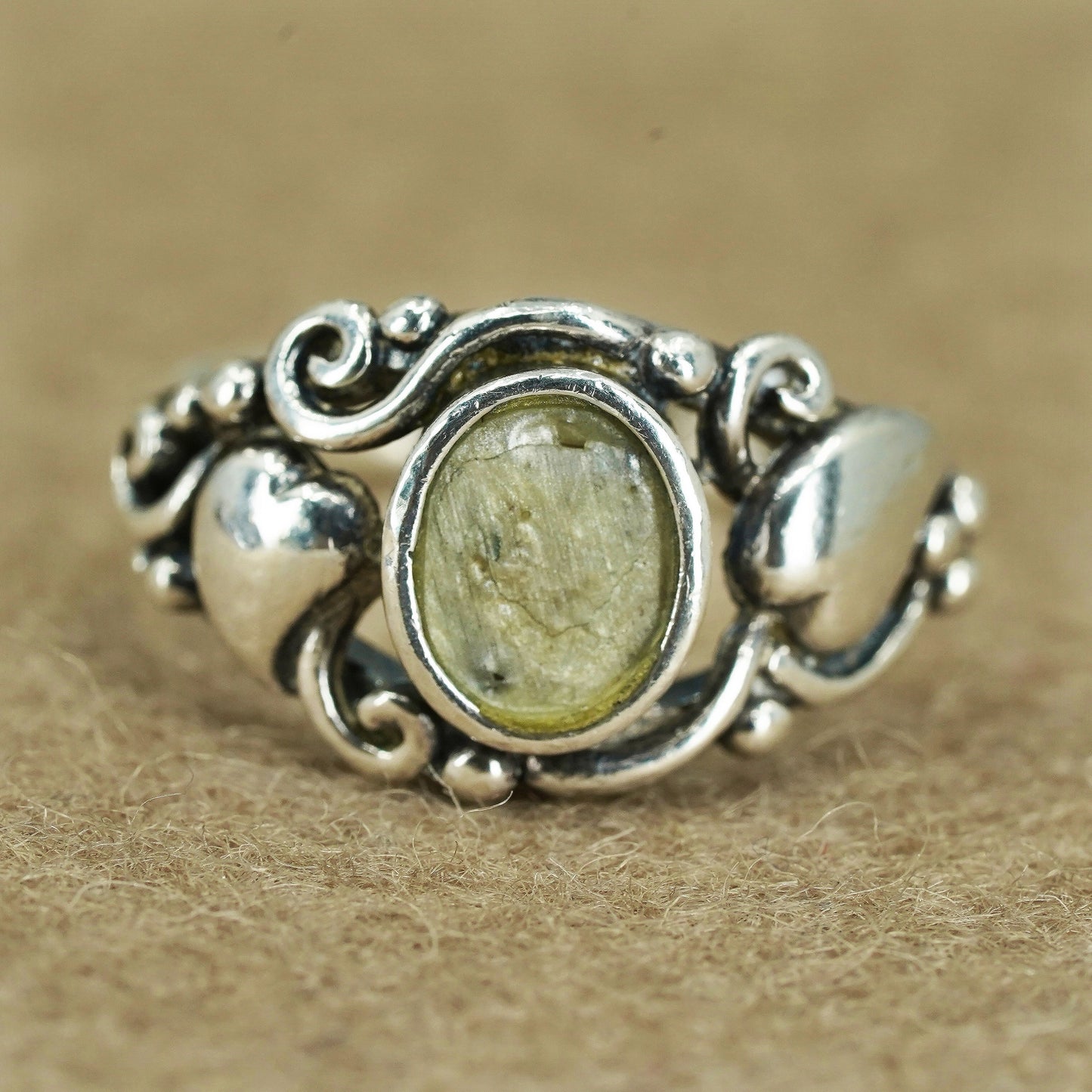 Size 7.25, vintage southwestern Sterling 925 silver ring, beads vines band
