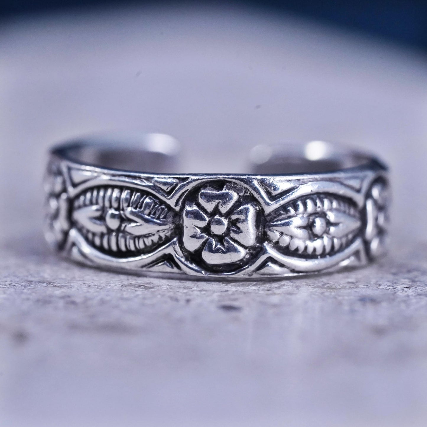 Size 4, vintage Sterling silver handmade ring, 925 flower band