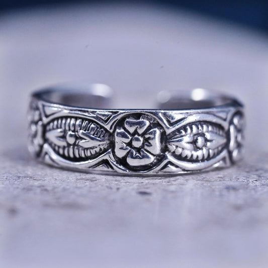 Size 4, vintage Sterling silver handmade ring, 925 flower band