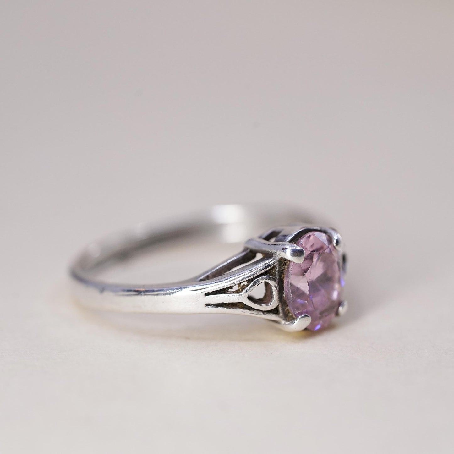 Size 7.5, Vintage sterling 925 silver stackable ring with pink crystal