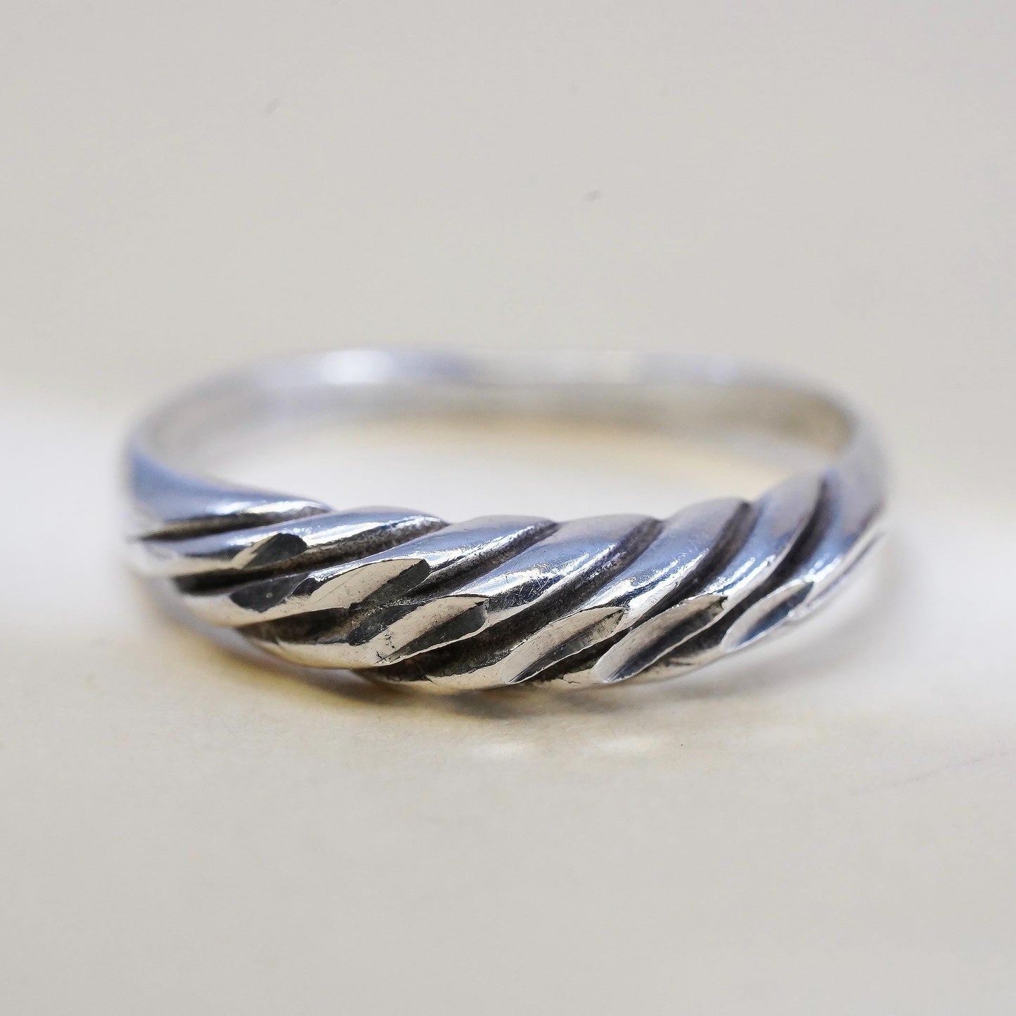 Size 7, VTG sterling silver handmade ring, textured 925 ribbed stackable band