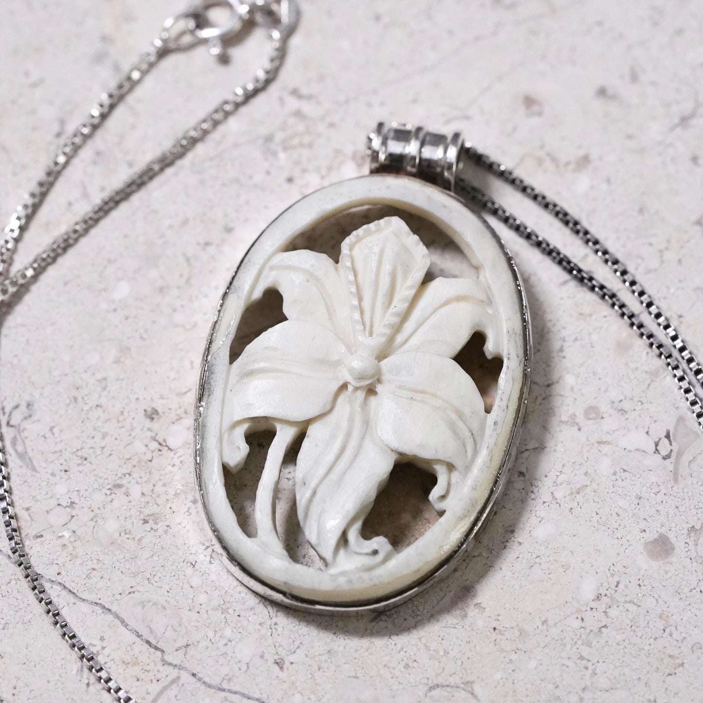 18”, Sterling silver 925 box chain necklace with carved lily flower pendant
