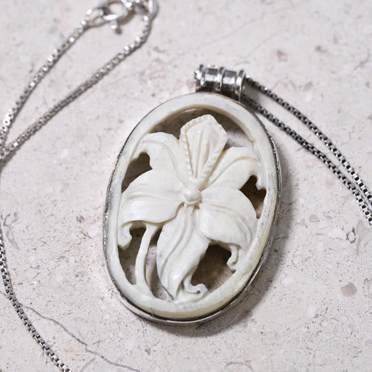 18”, Sterling silver 925 box chain necklace with carved lily flower pendant