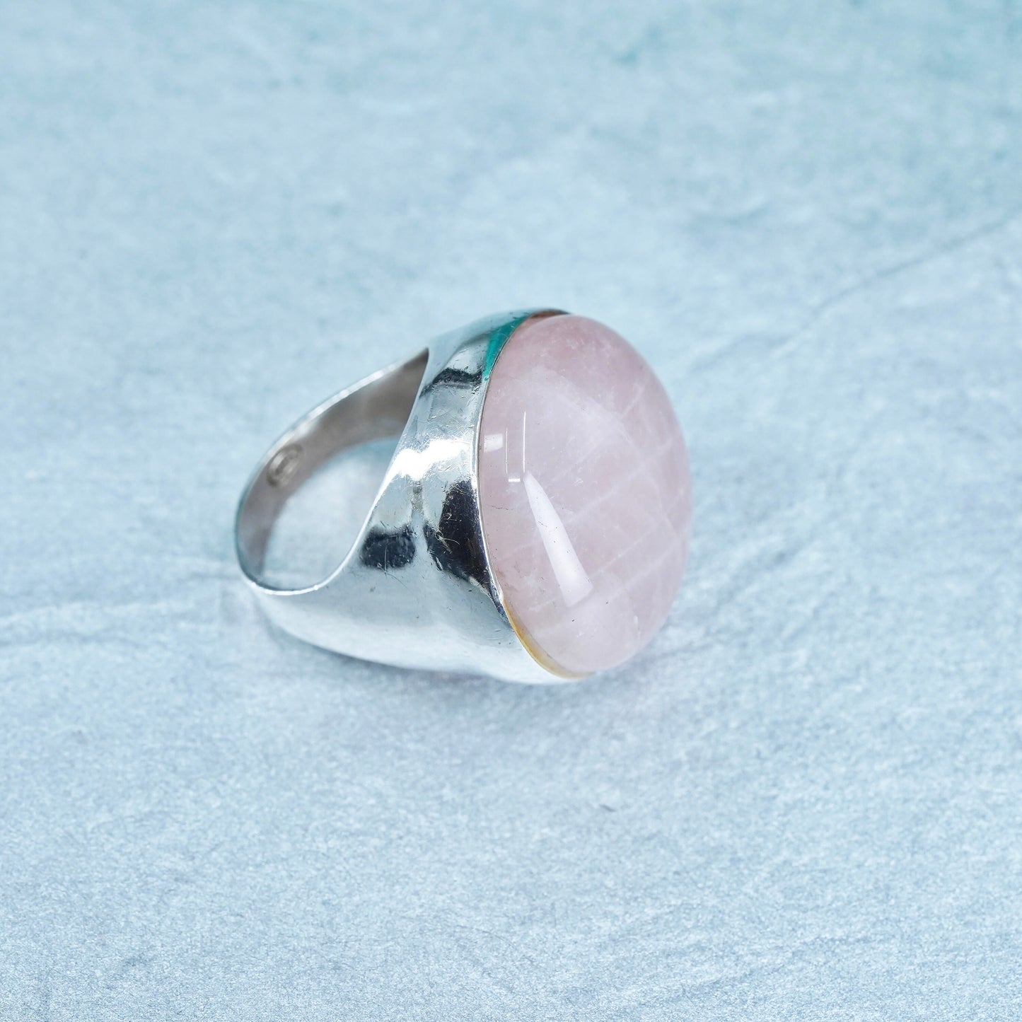 Size 7, vintage Sterling 925 silver statement band ring with circle pink quartz