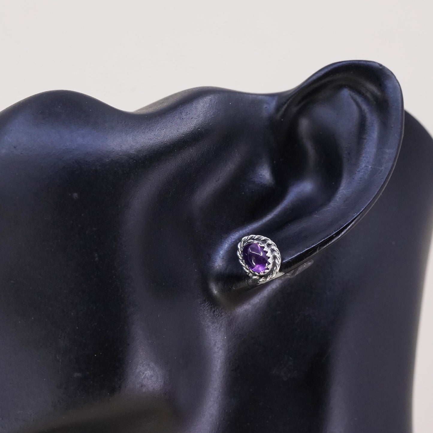 Vintage southwestern single earring. Sterling 925 silver oval stud amethyst