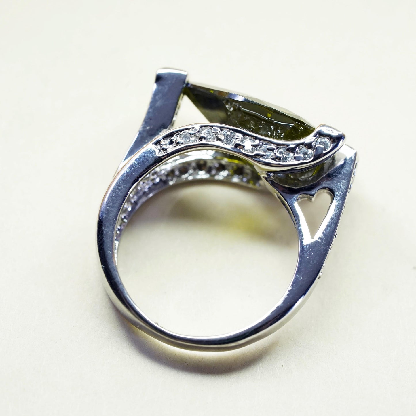 Size 5, Vintage Sterling 925 silver ring with teardrop olive green quartz cz