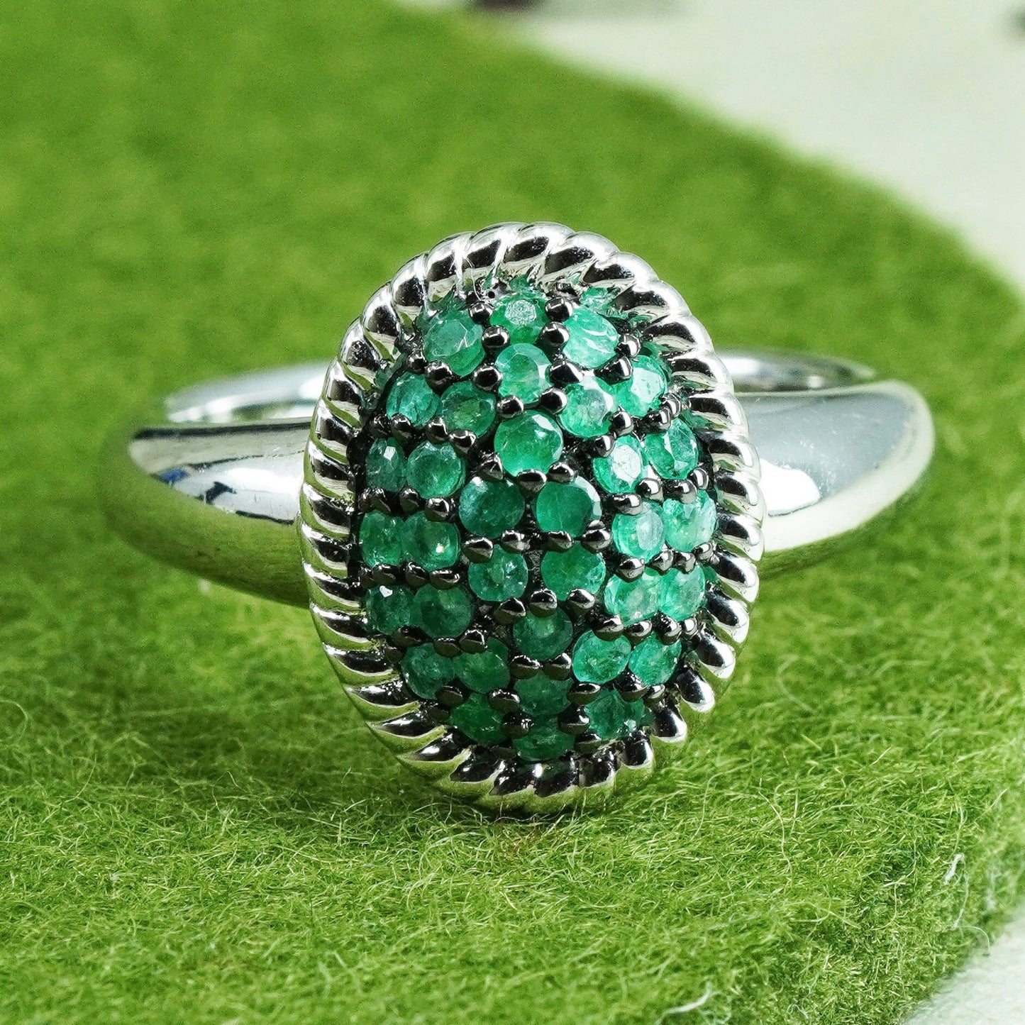 Size 9.25, vintage JS sterling 925 silver oval shaped cluster emerald ring