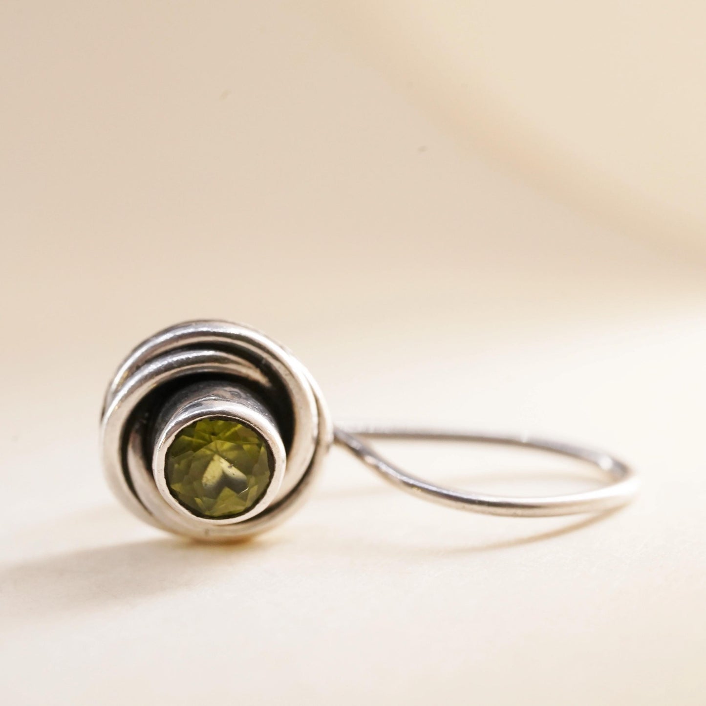 Fashion sterling silver single earring, 925 silver dangle with peridot