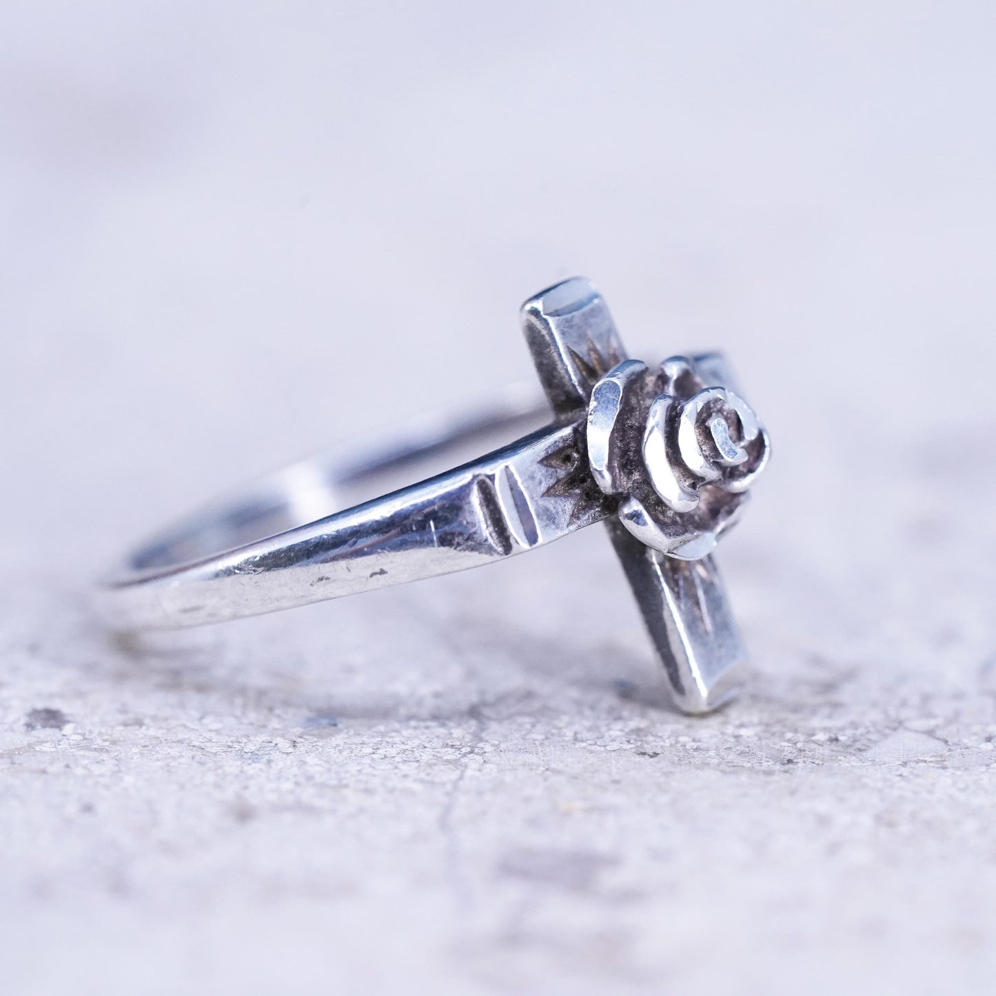 Size 3.5, vintage sterling silver handmade ring, 925 flower cross band