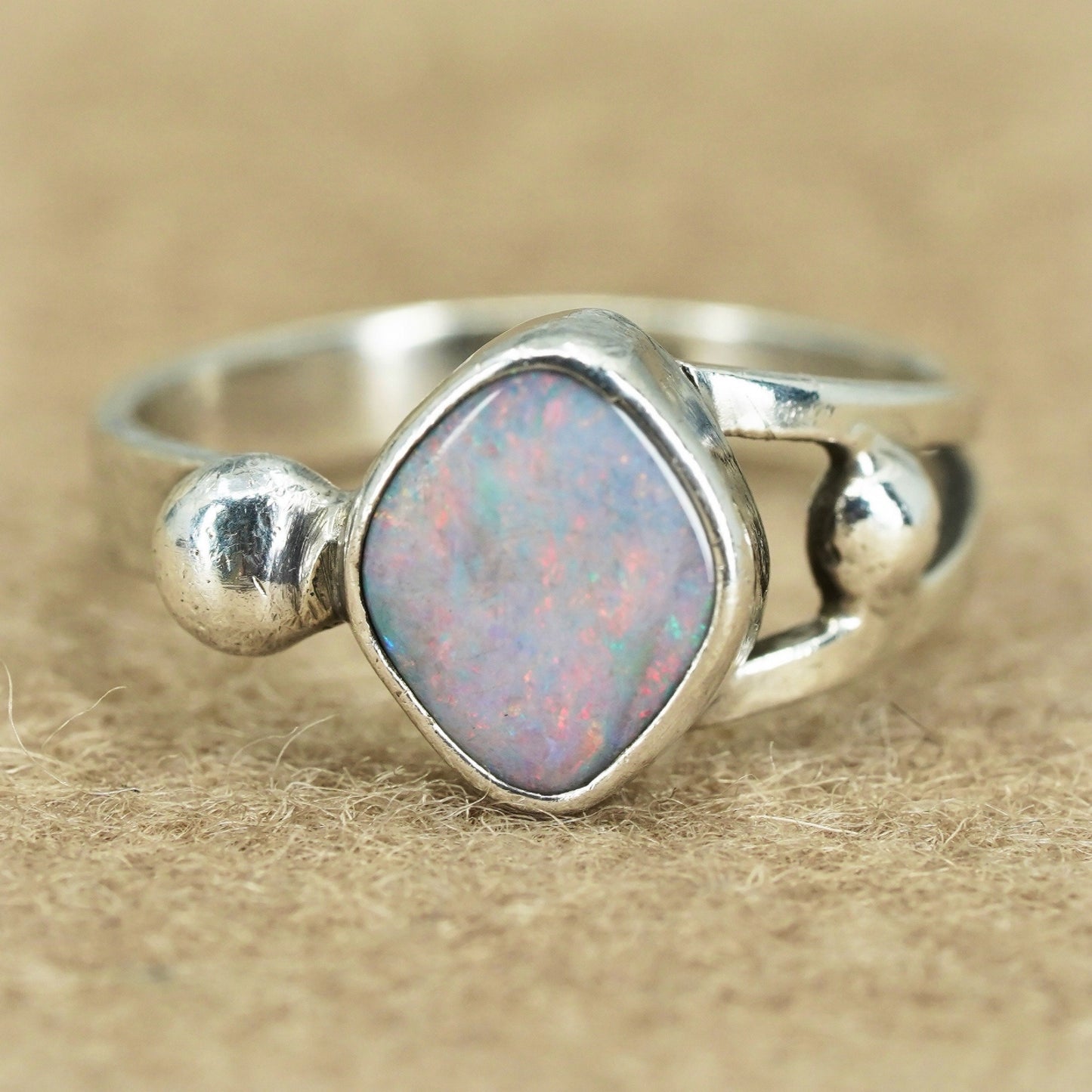 Size 6, vintage southwestern Sterling 925 silver handmade ring with opal