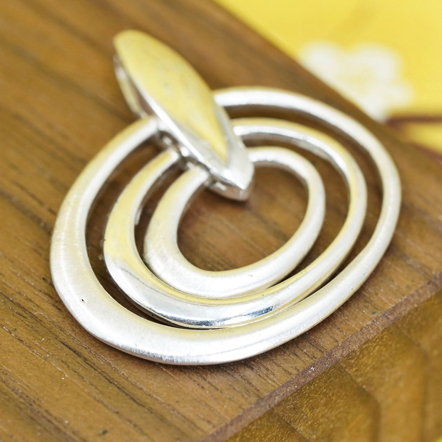 Vintage modern elegant Sterling silver 925 multi wavy oval pendant