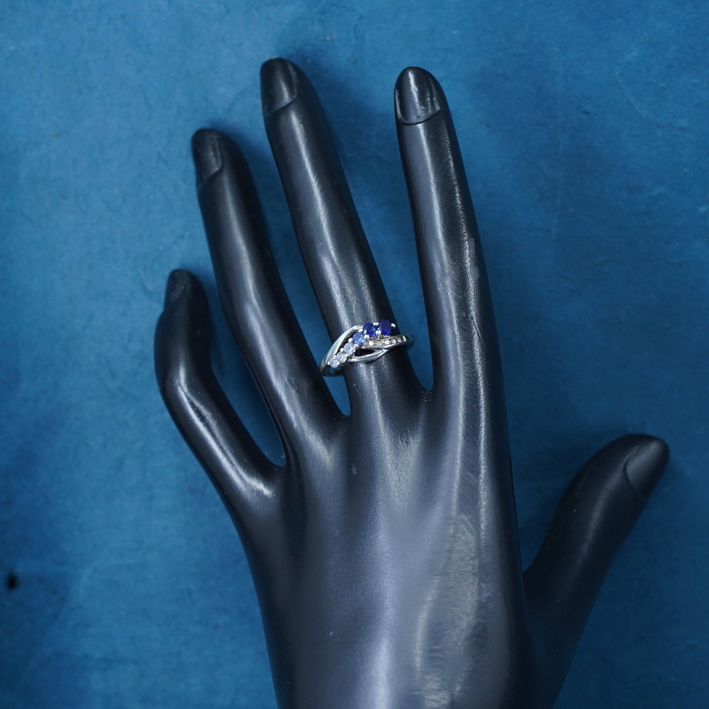 Size 6.5, vintage Sterling 925 silver handmade stackable band ring w/ sapphire