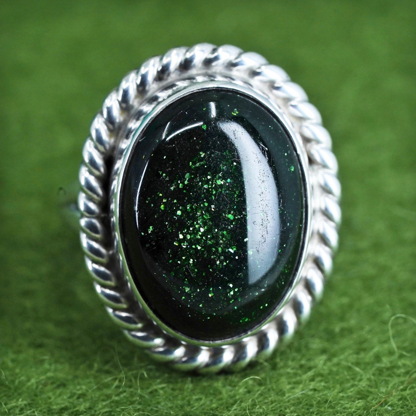 Size 8, Vintage handmade sterling 925 silver ring with green glittering stone