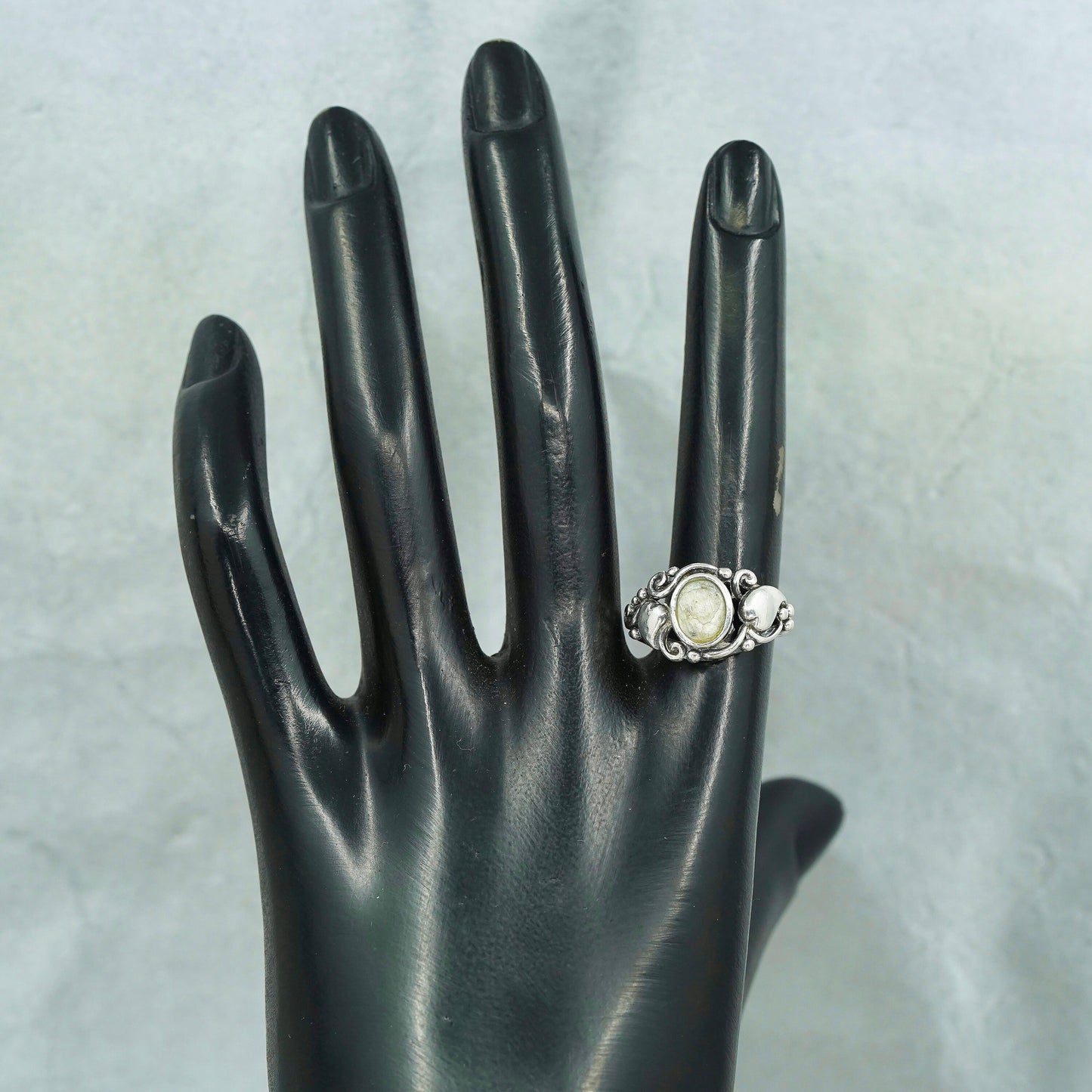 Size 7.25, vintage southwestern Sterling 925 silver ring, beads vines band