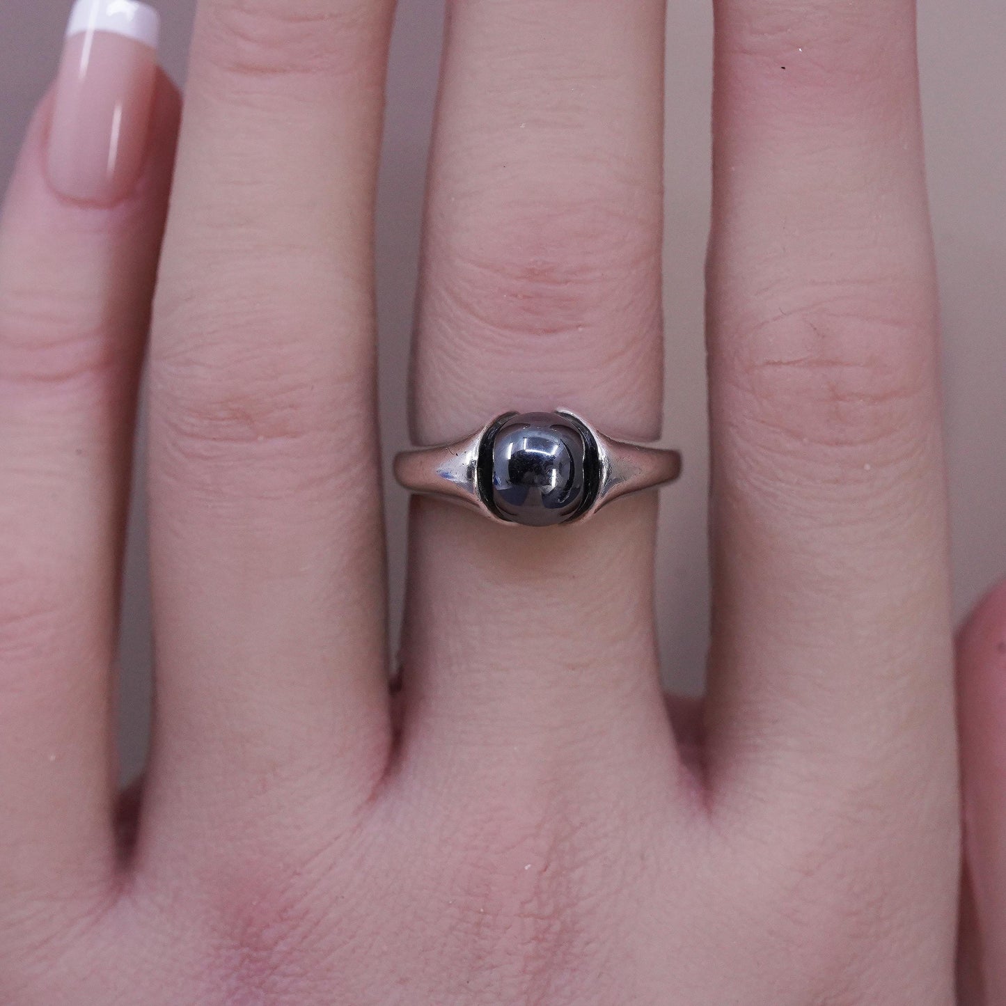 Size 7, VTG southwestern Sterling silver solitaire ring, 925 band hematite bead