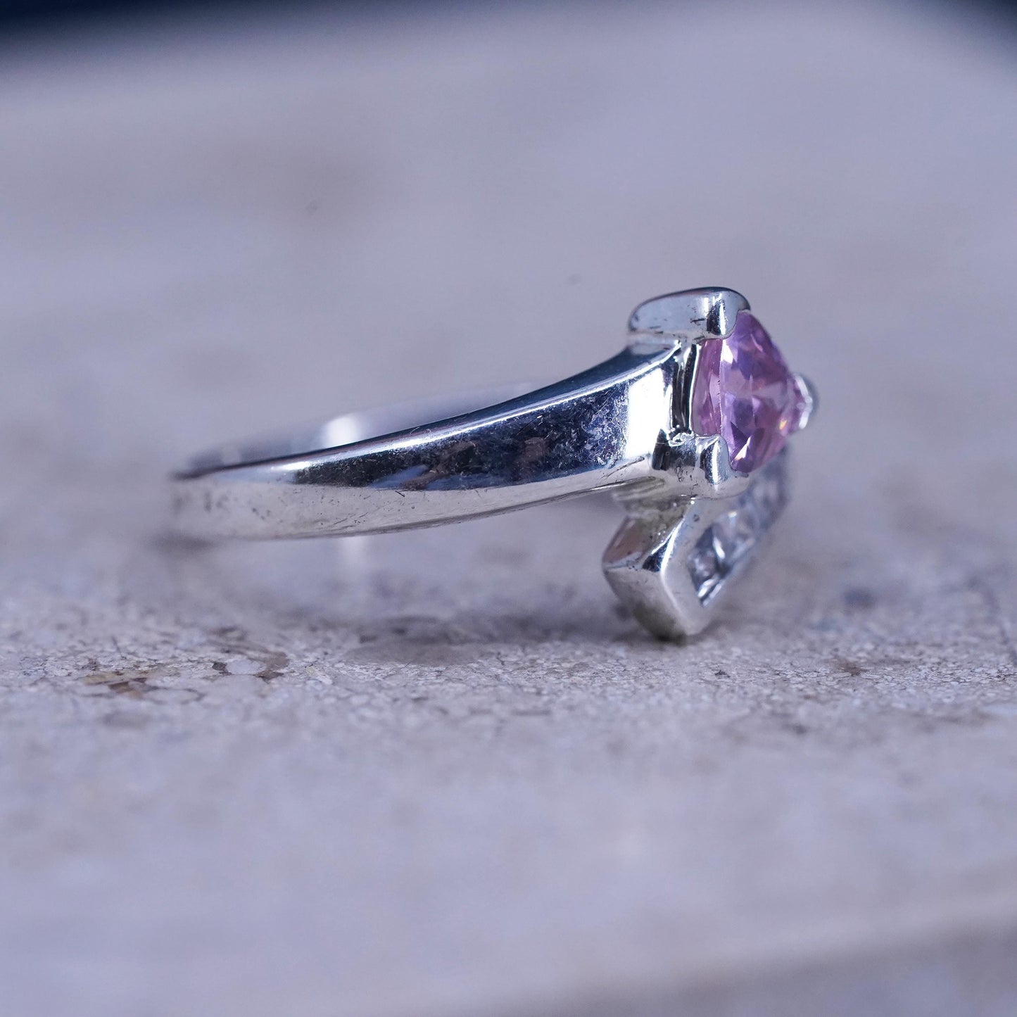 Size 6, vintage Sterling 925 silver handmade ring with pink crystal details