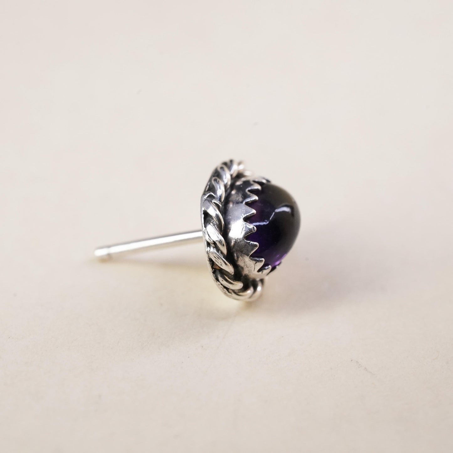 Vintage southwestern single earring. Sterling 925 silver oval stud amethyst