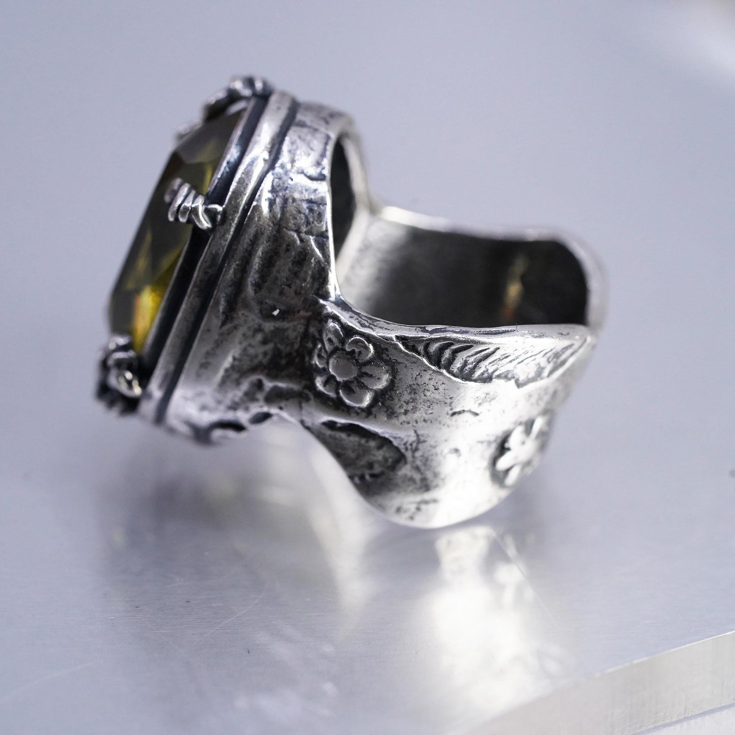 Size 6, Retired Silpada R1883 Green Olivine Sterling Silver 925 Ring, cocktail