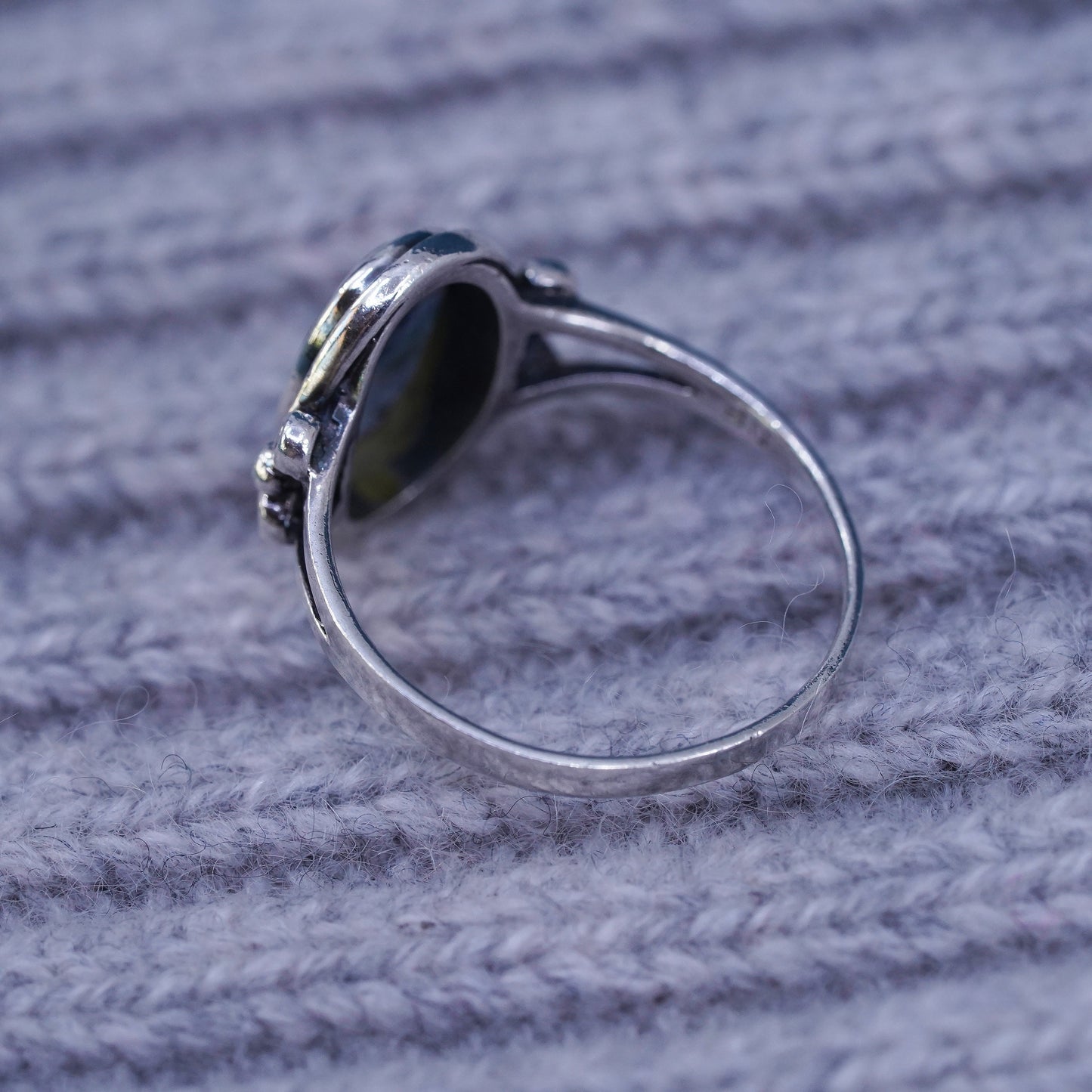 Size 8, vintage sterling 925 silver handmade ring with oval abalone inlay