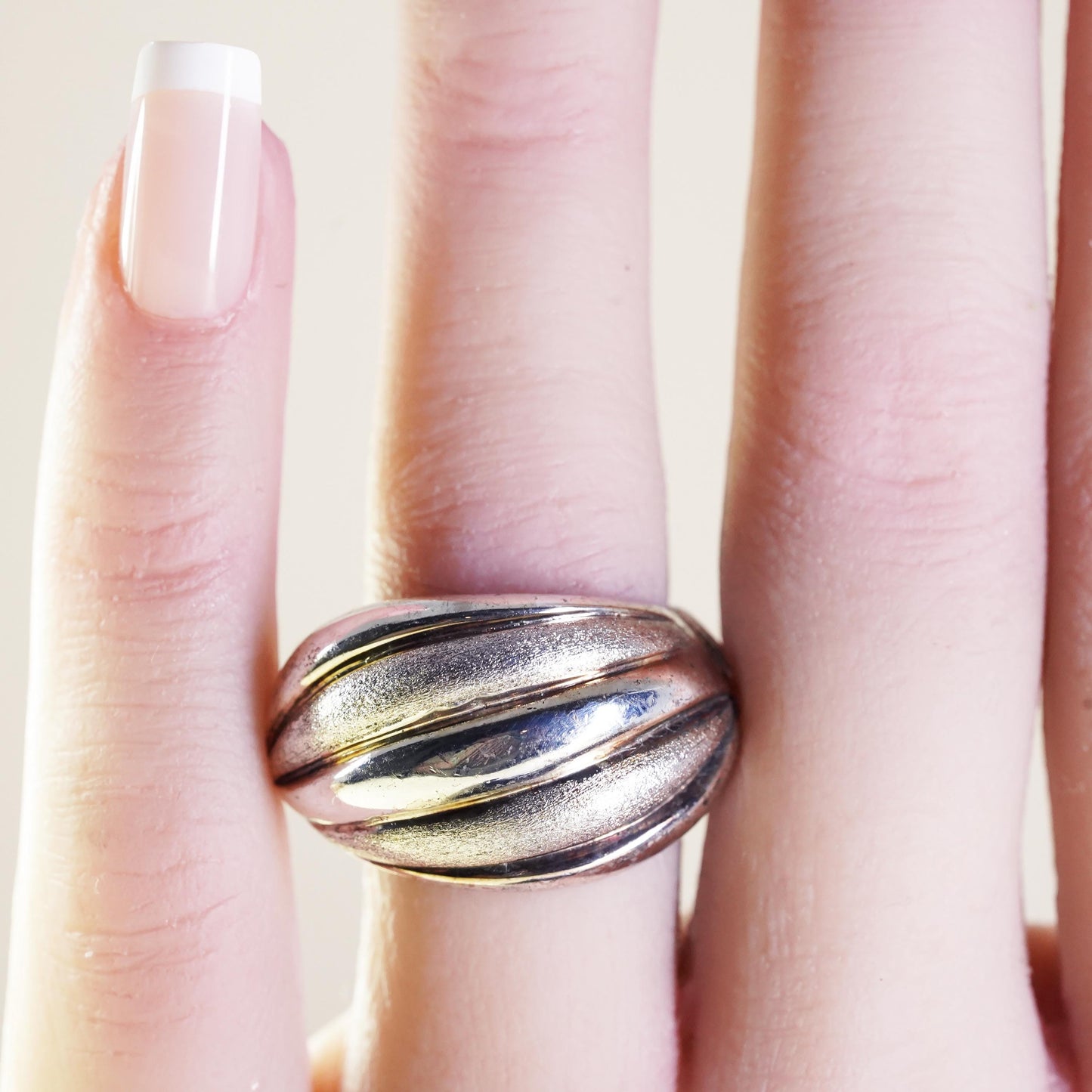 Size 8.25, VTG sterling silver ribbed ring, glitter textured 925 statement band