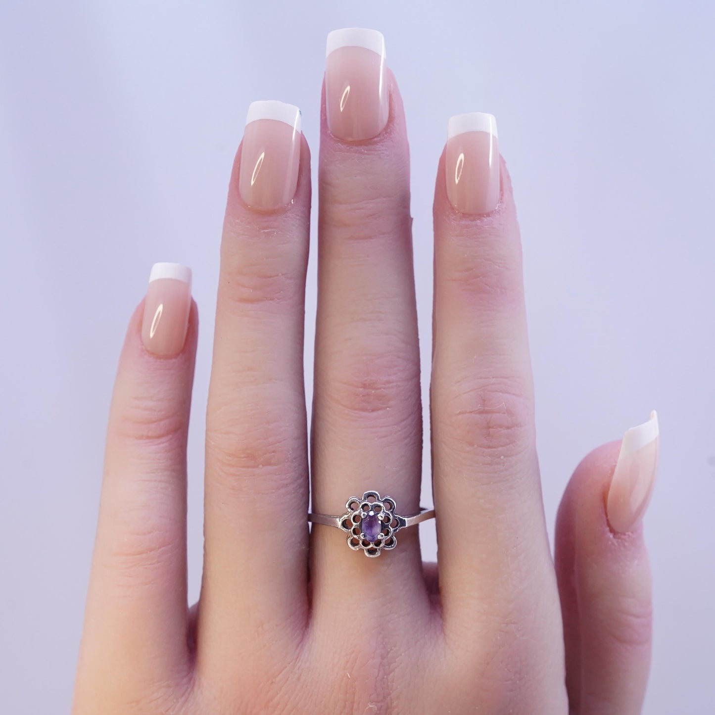 Size 8, vintage Sterling 925 silver handmade flower ring with amethyst