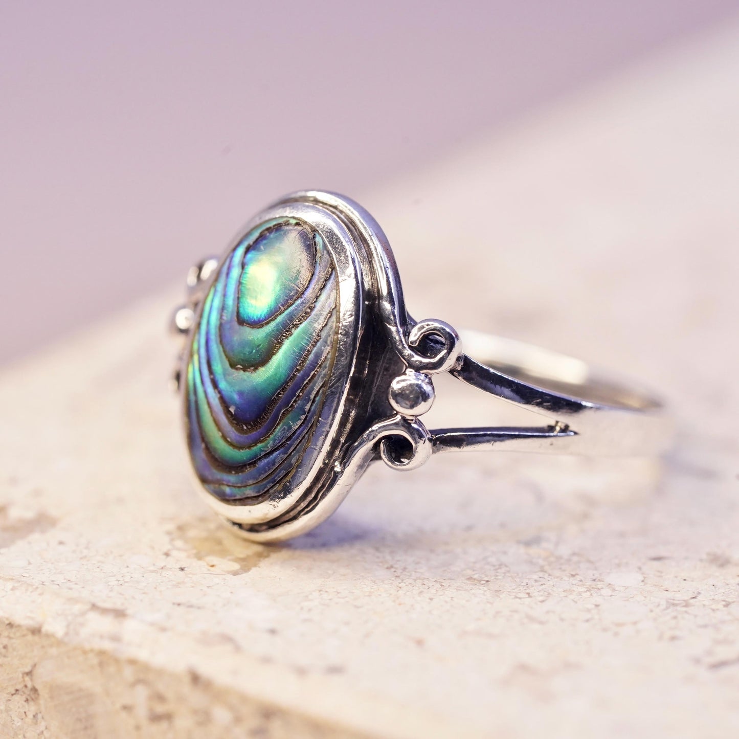 Size 8, vintage southwestern sterling 925 silver handmade ring w/ oval abalone
